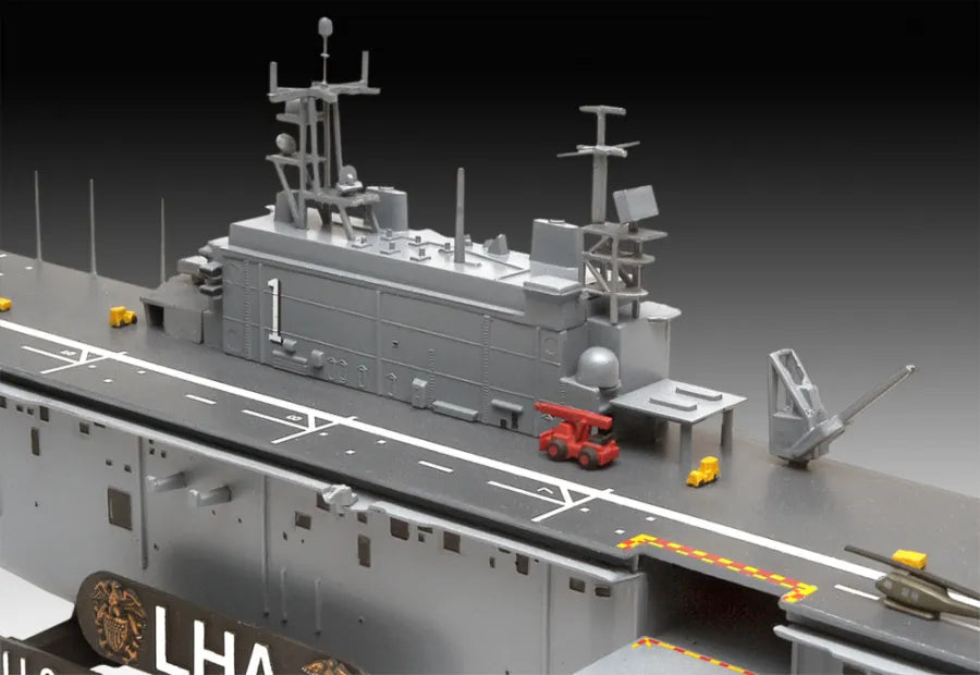 Revell 1:720 USS Tarawa LHA-1 Assault Ship 05170