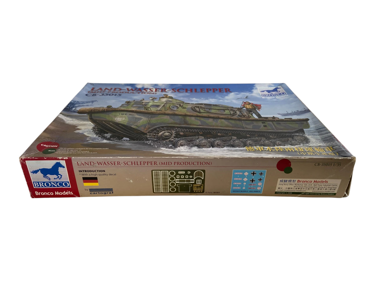 Bronco Models 1:35 Land-Wasser-Schlepper (Mid-Production) CB35015