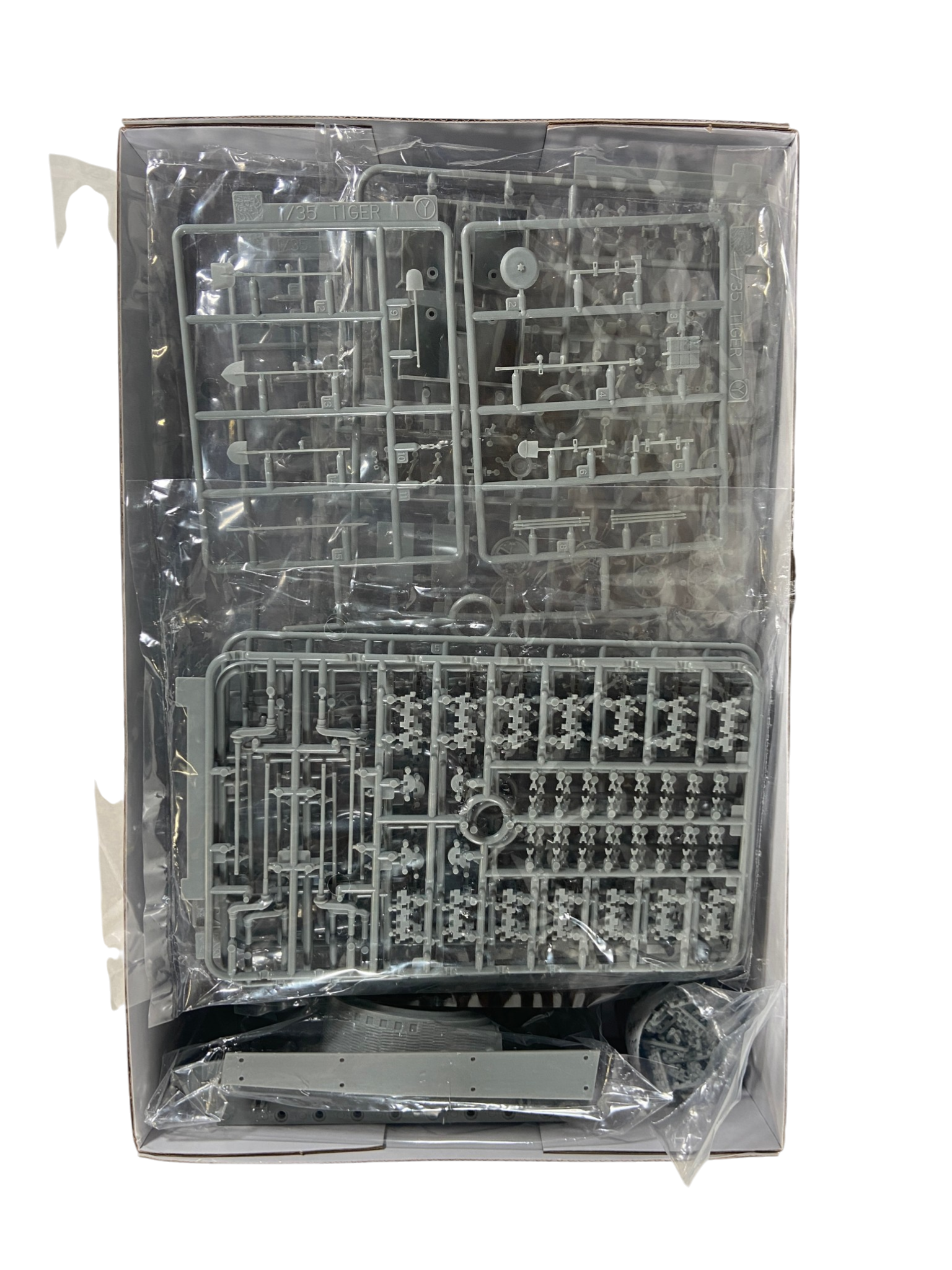 Dragon 1:35 Pz.Kpfw.VI Ausf.E Tiger I Mid Production w/Zimmerit s.Pz.Abt.506 Eastern Front 1944 w/Magic Track 6624