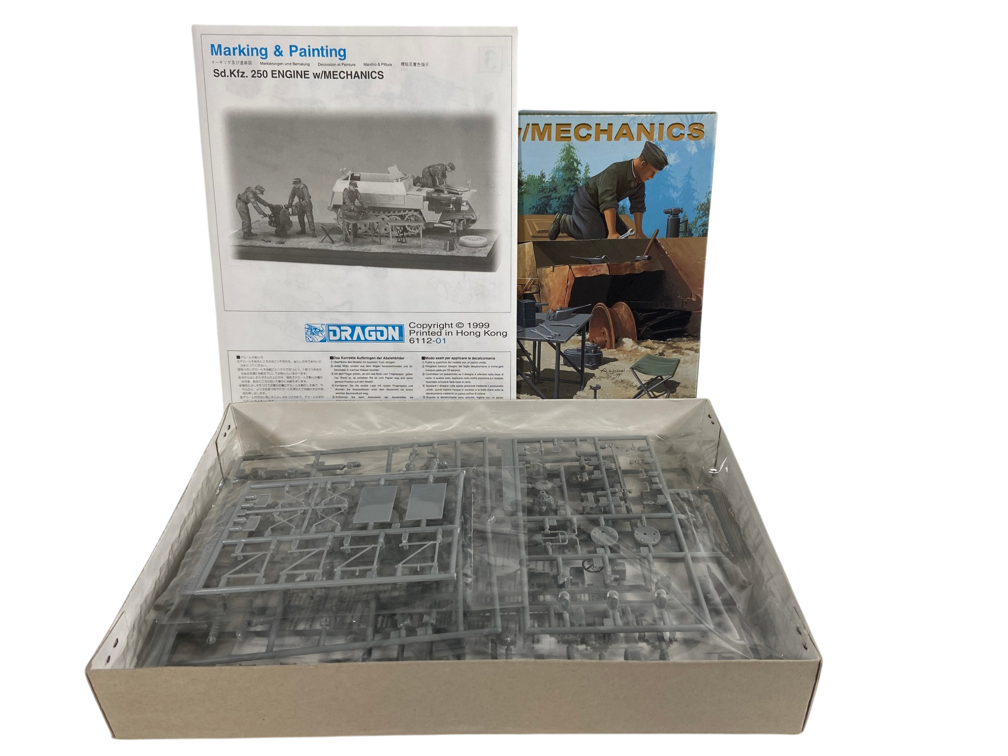 Dragon 1:35 Sd. Kfz. 250 Engine w/Mechanics 6112