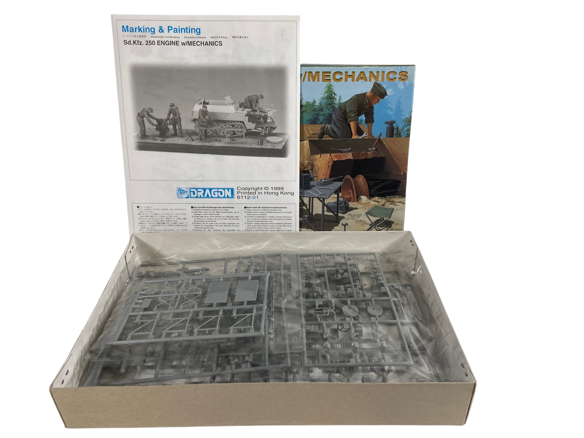 Dragon 1:35 Sd. Kfz. 250 Engine w/Mechanics 6112