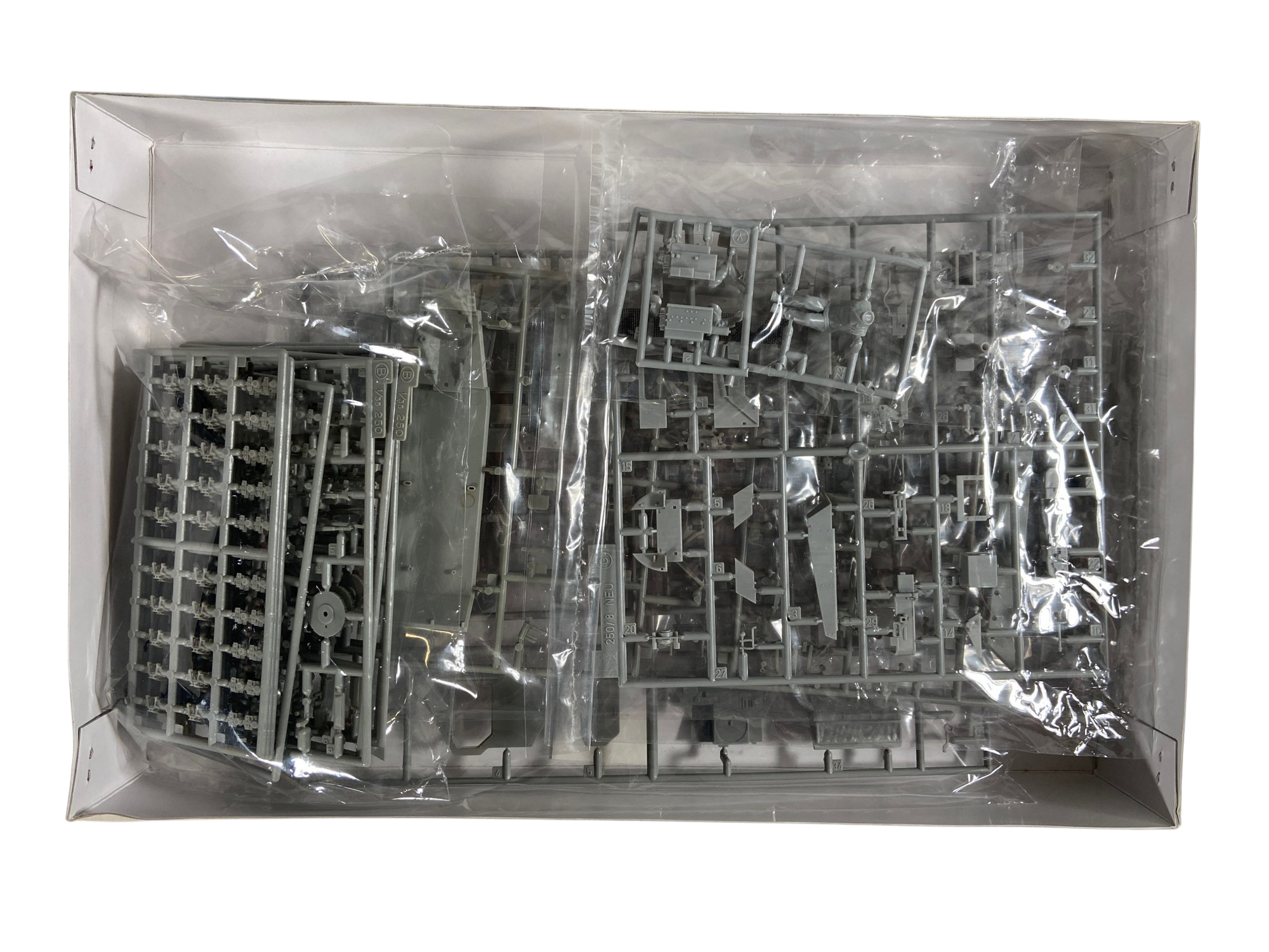 Dragon 1:35 Sd.Kfz. 250/8 Neu 7.5cm KwK37(L/24) 'Stummel' incl. PE Set 6102