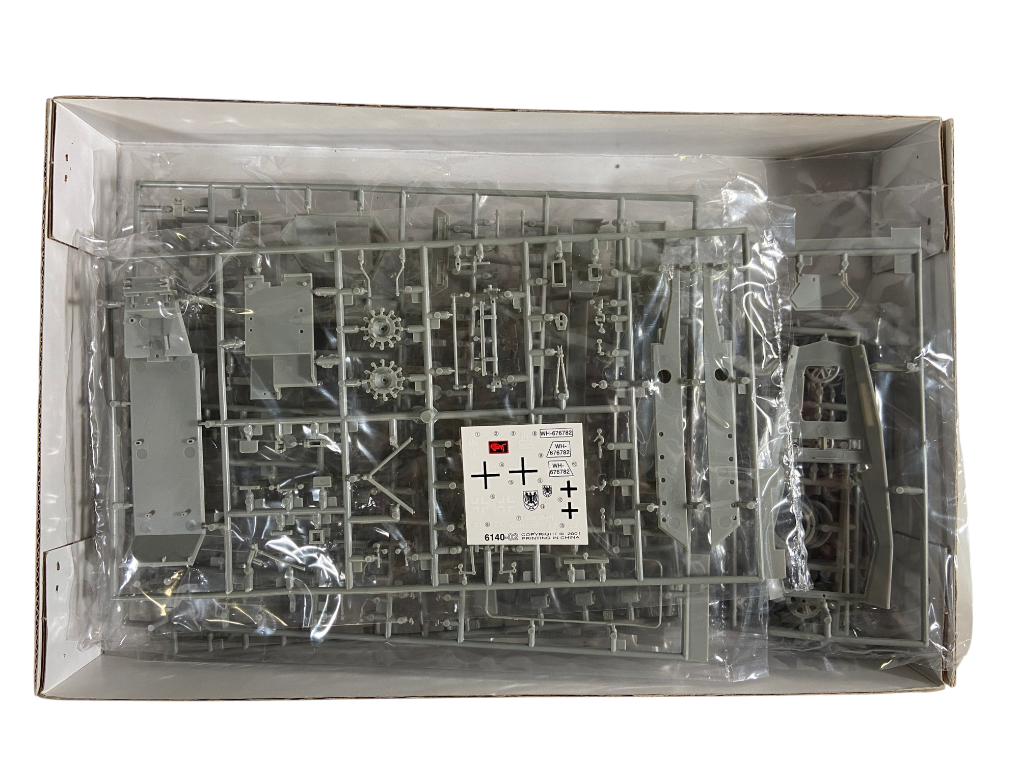Gunze Sangyo 1:35 Sd Kfz 253 le Beob. Pz. Wg. G-744