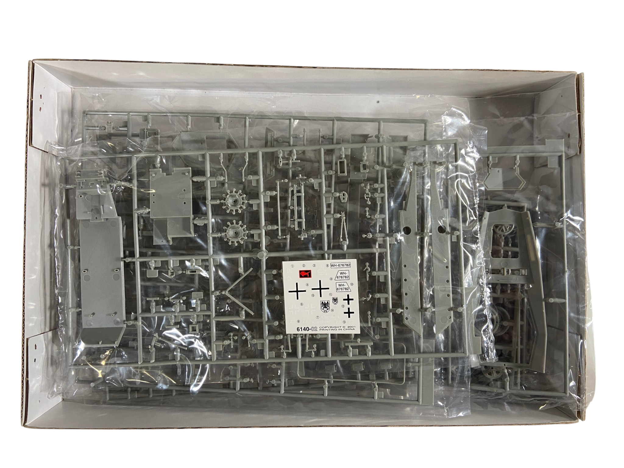 Gunze Sangyo 1:35 Sd Kfz 253 le Beob. Pz. Wg. G-744