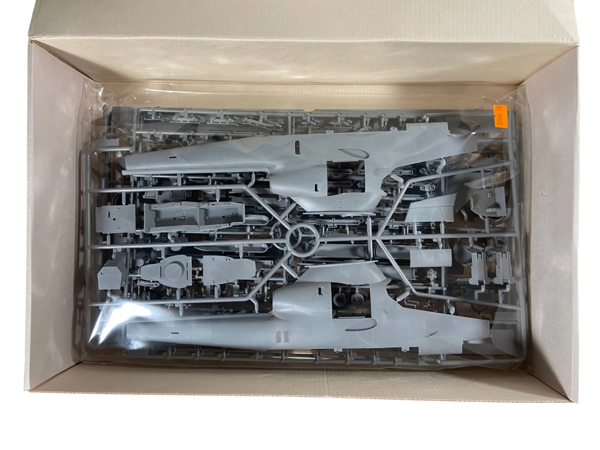 ICM 1:32 AH-1G Cobra (early production) US Attack Helicopter 32060
