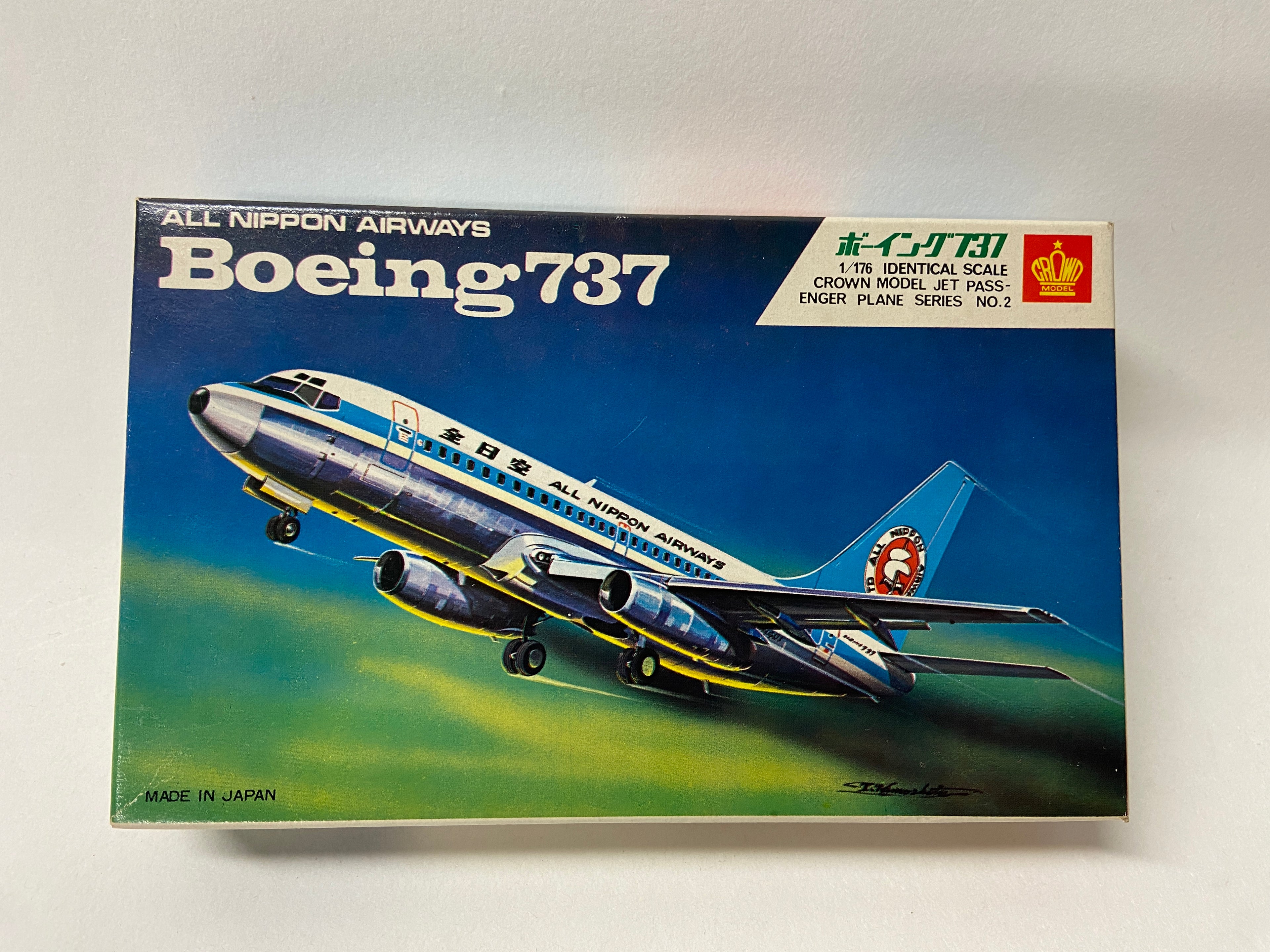 Crown Model 1:176 All Nippon Airways Boeing 737 2