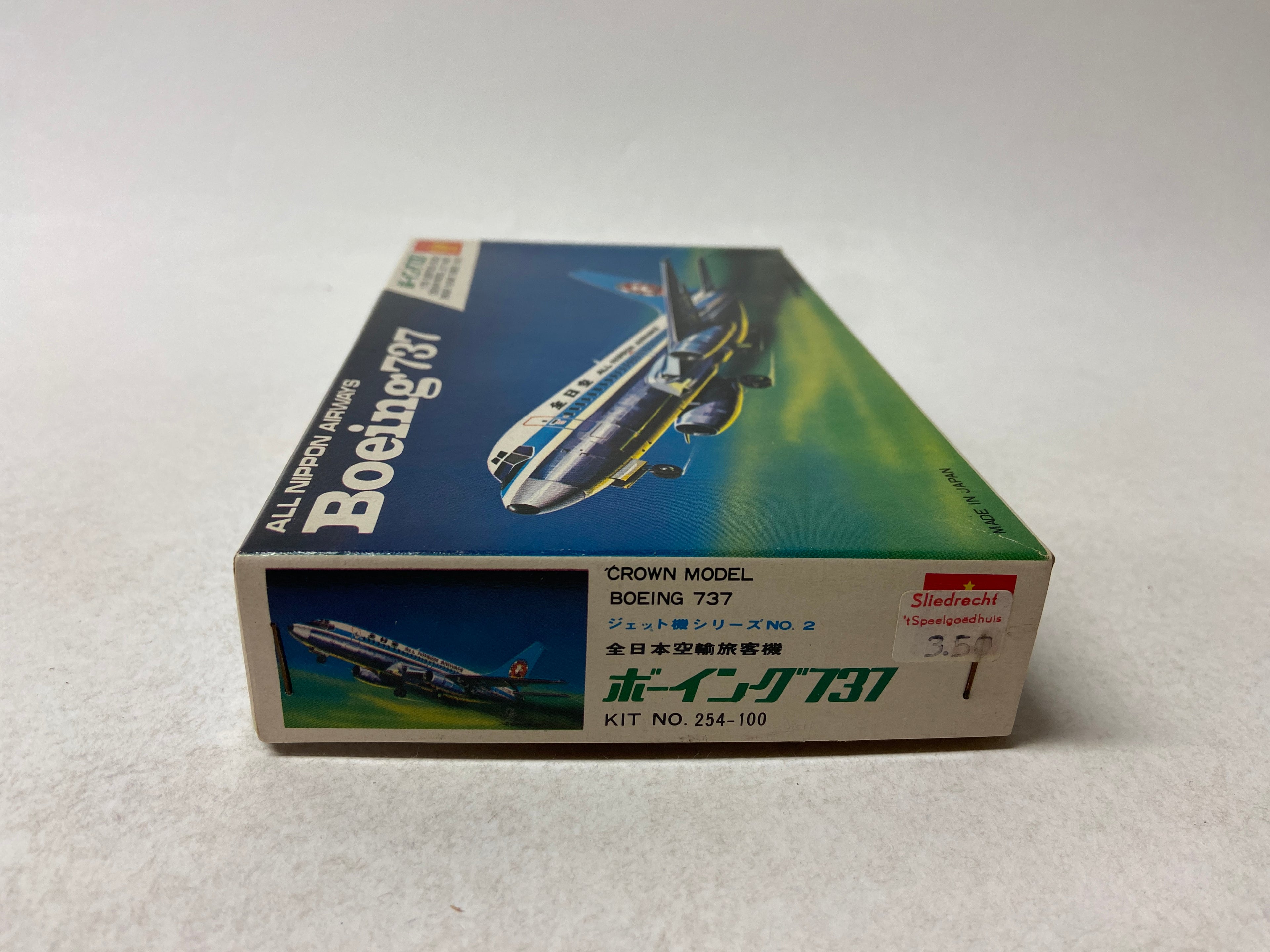 Crown Model 1:176 All Nippon Airways Boeing 737 2