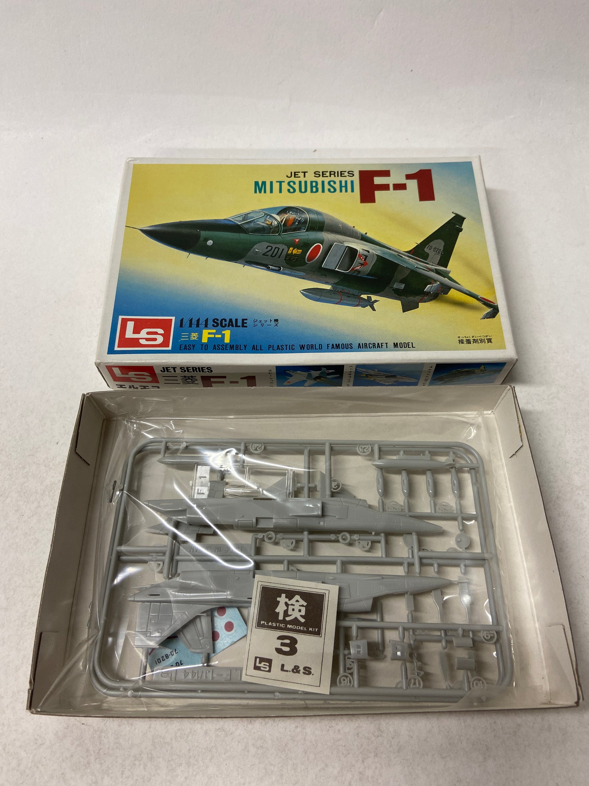 Mitsubishi F-1