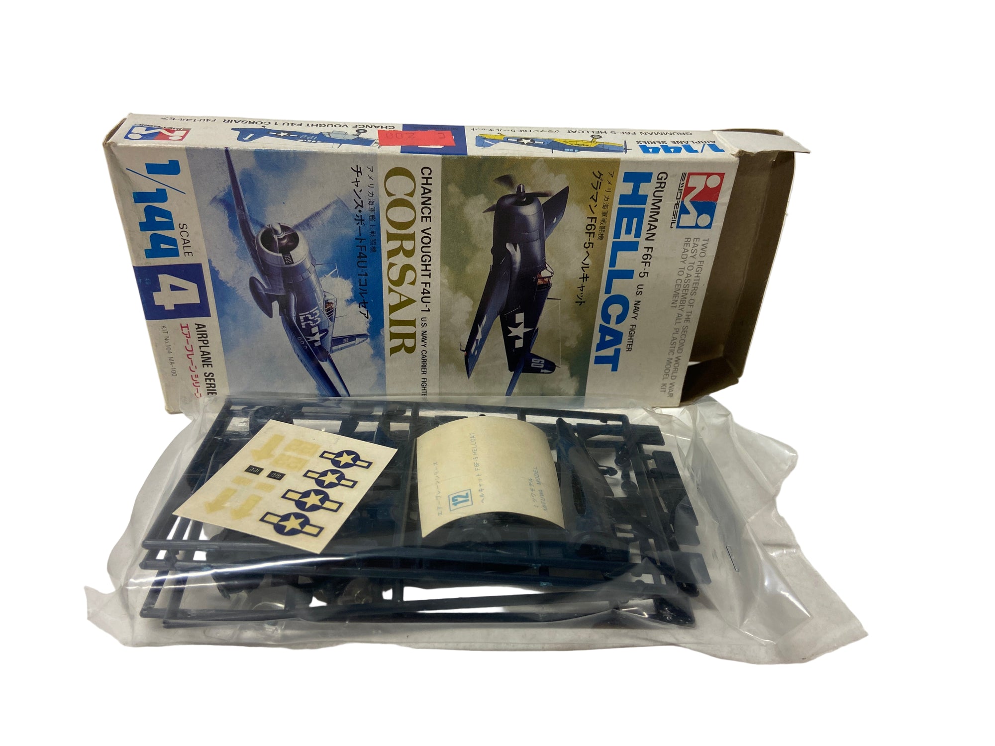 Grumman F6F-5 Hellcat & Chance Vought F4U-1 Corsair