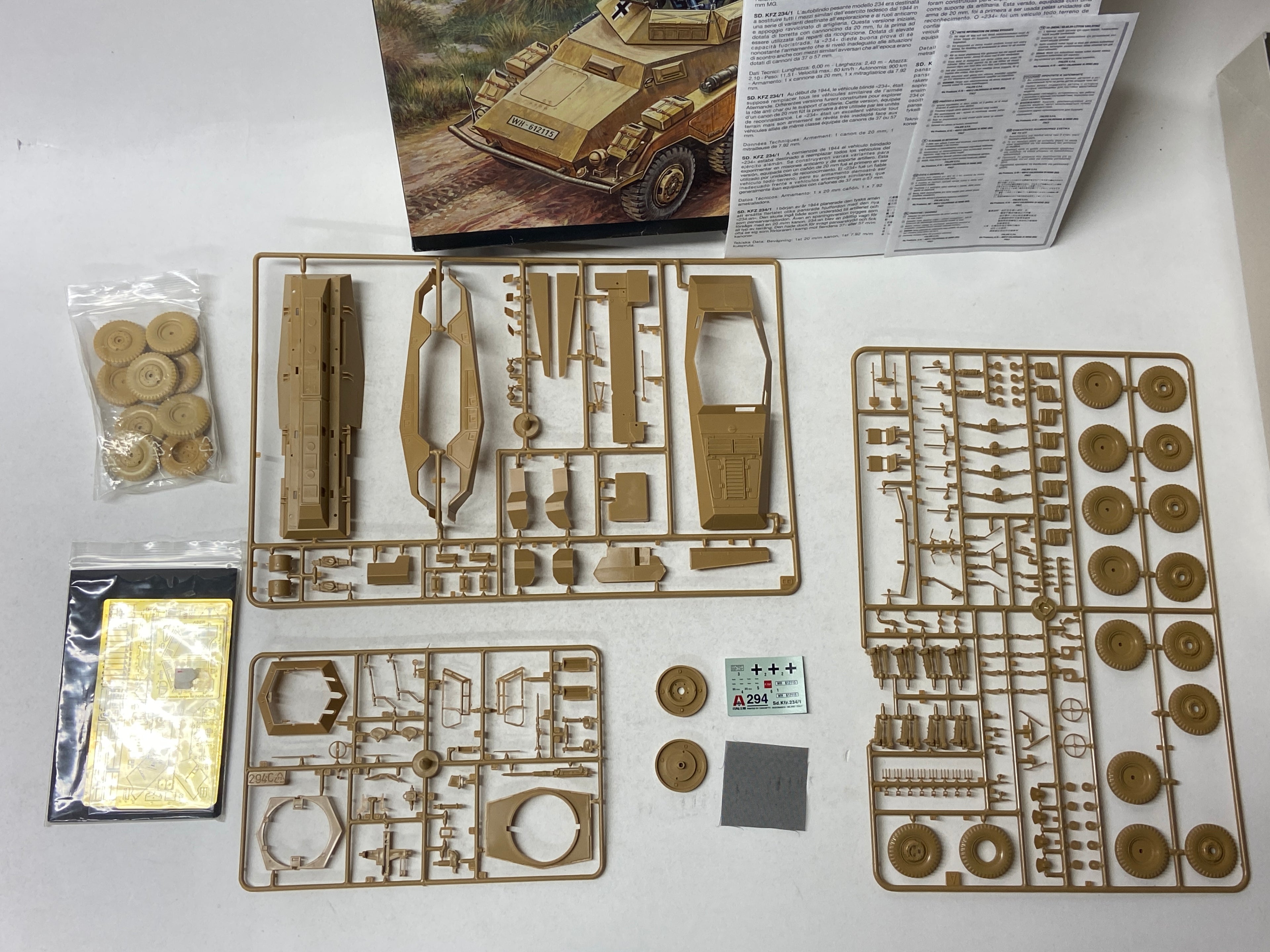 Italeri 1:35 Schwerer Panzerspähwagen SdKfz 234/1 incl. upgrade sets 294