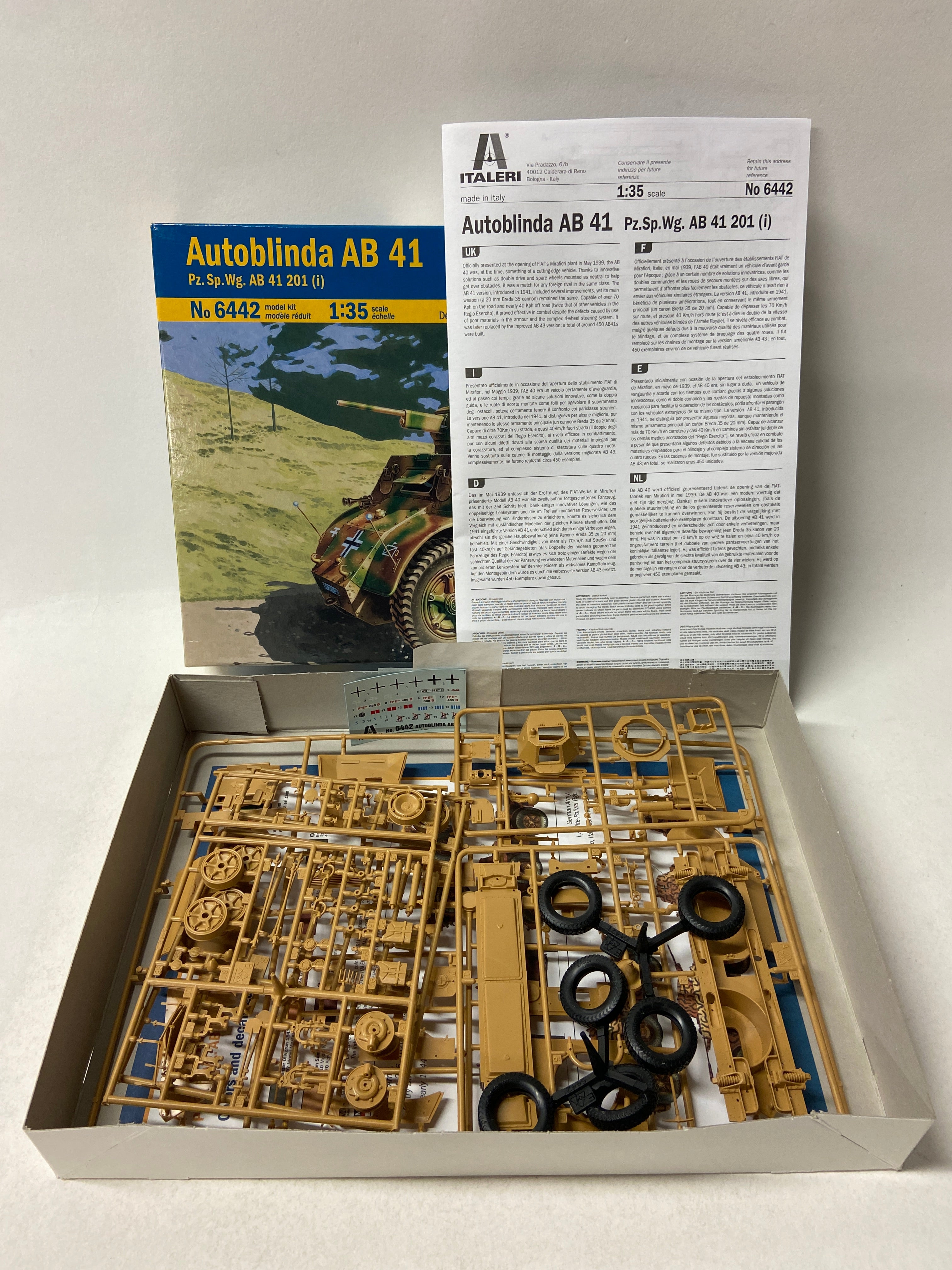 Italeri 1:35 Autoblinda AB 41 Pz. Sp. Wg. AB 41 201 (i) 6442