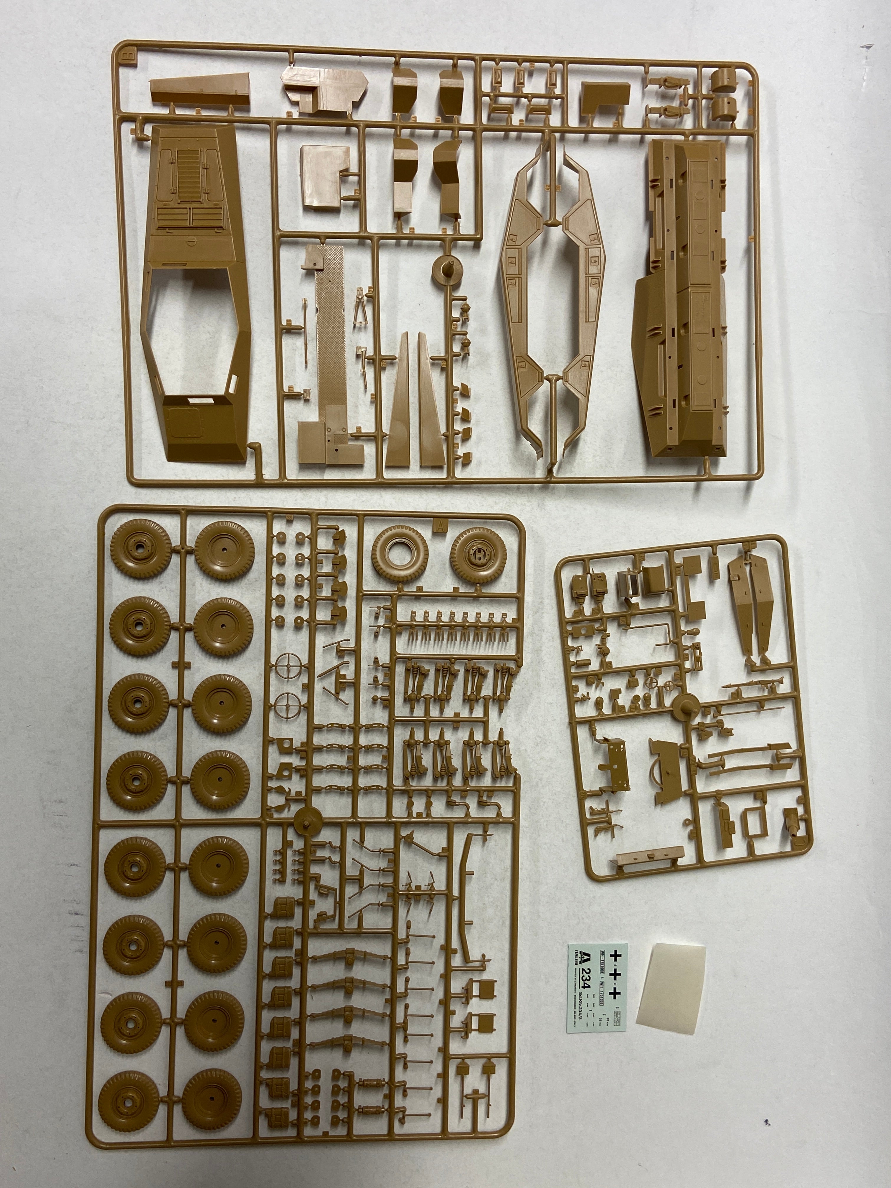 Italeri 1:35 Armoured Car Sd. Kfz. 234/3 234
