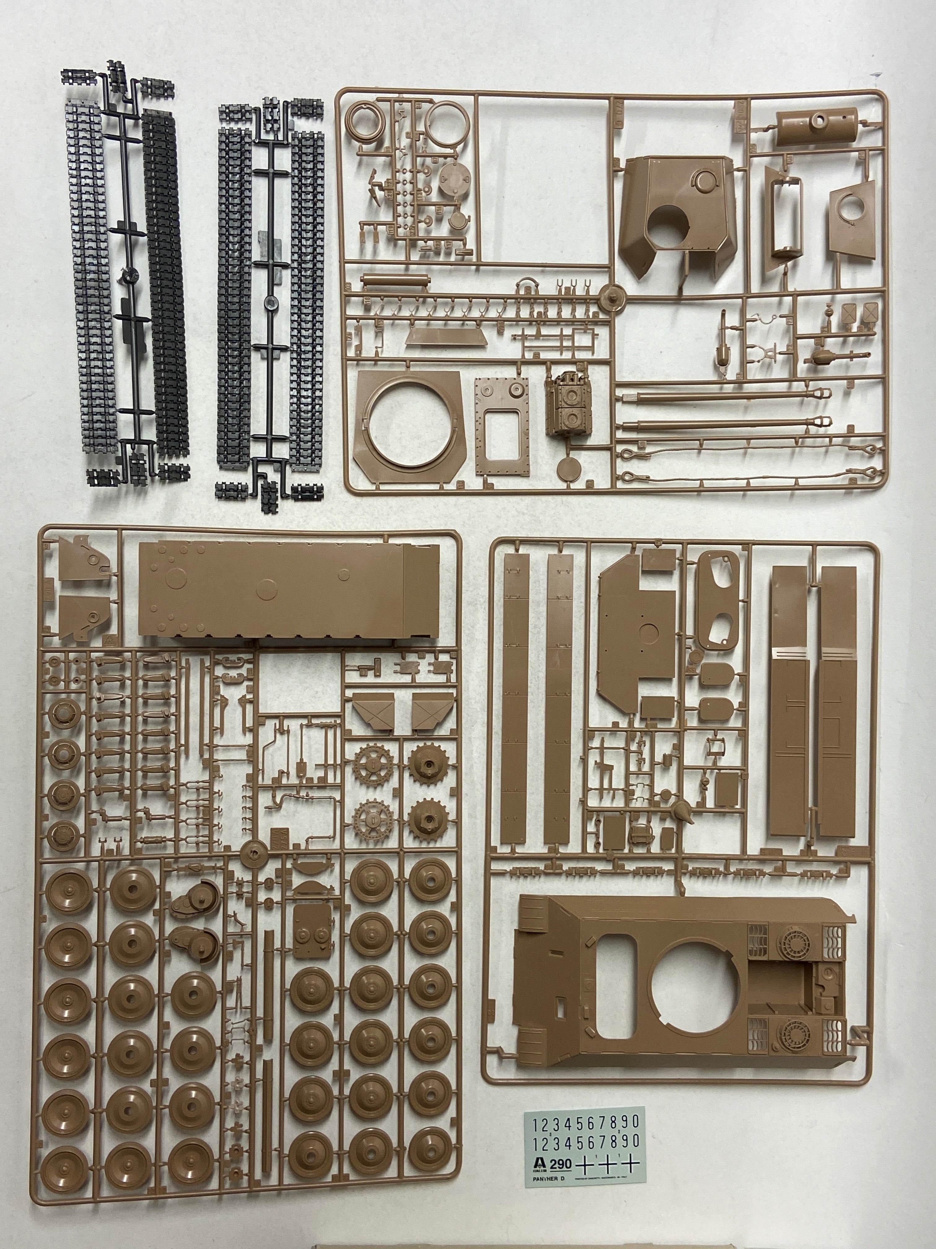 Italeri 1:35 Panther Ausf. D Panzerkampfwagen V incl. upgrade sets 290