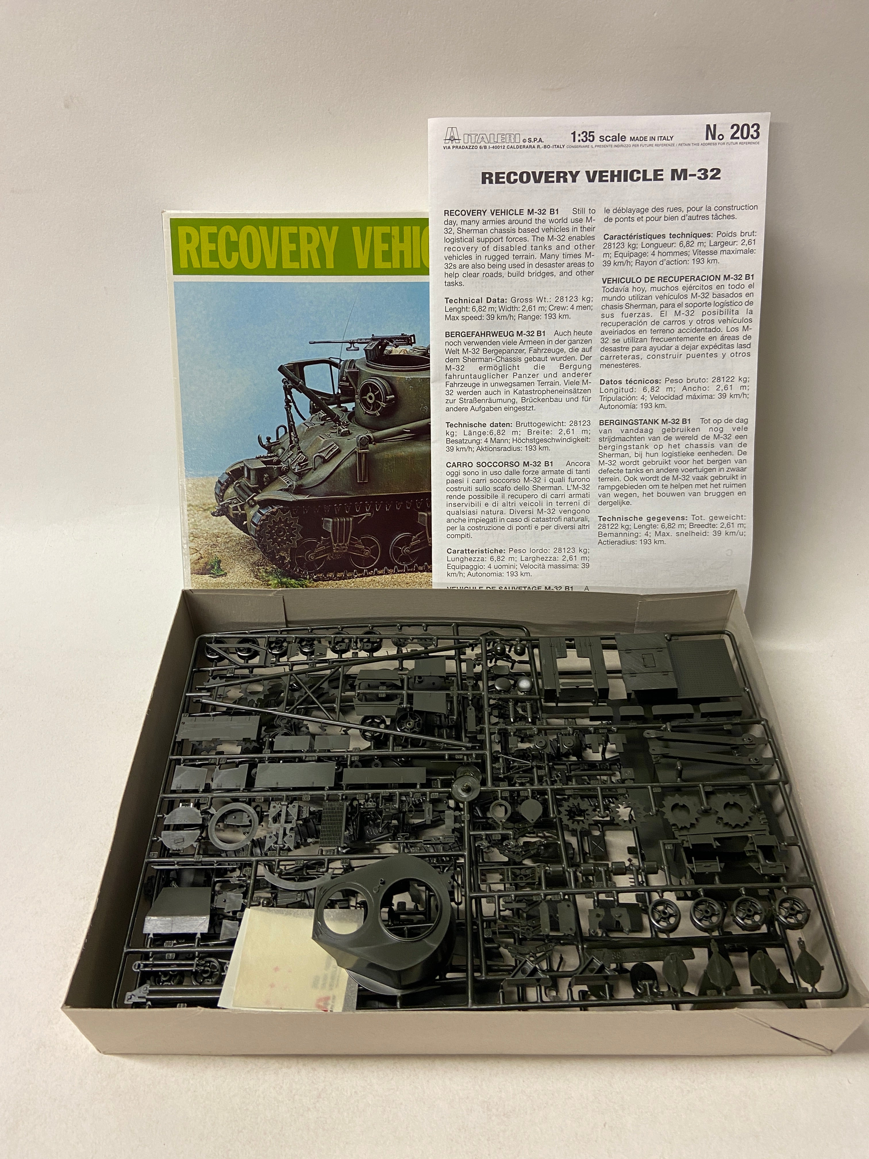 Italeri 1:35 Recovery Vehicle M-32 203