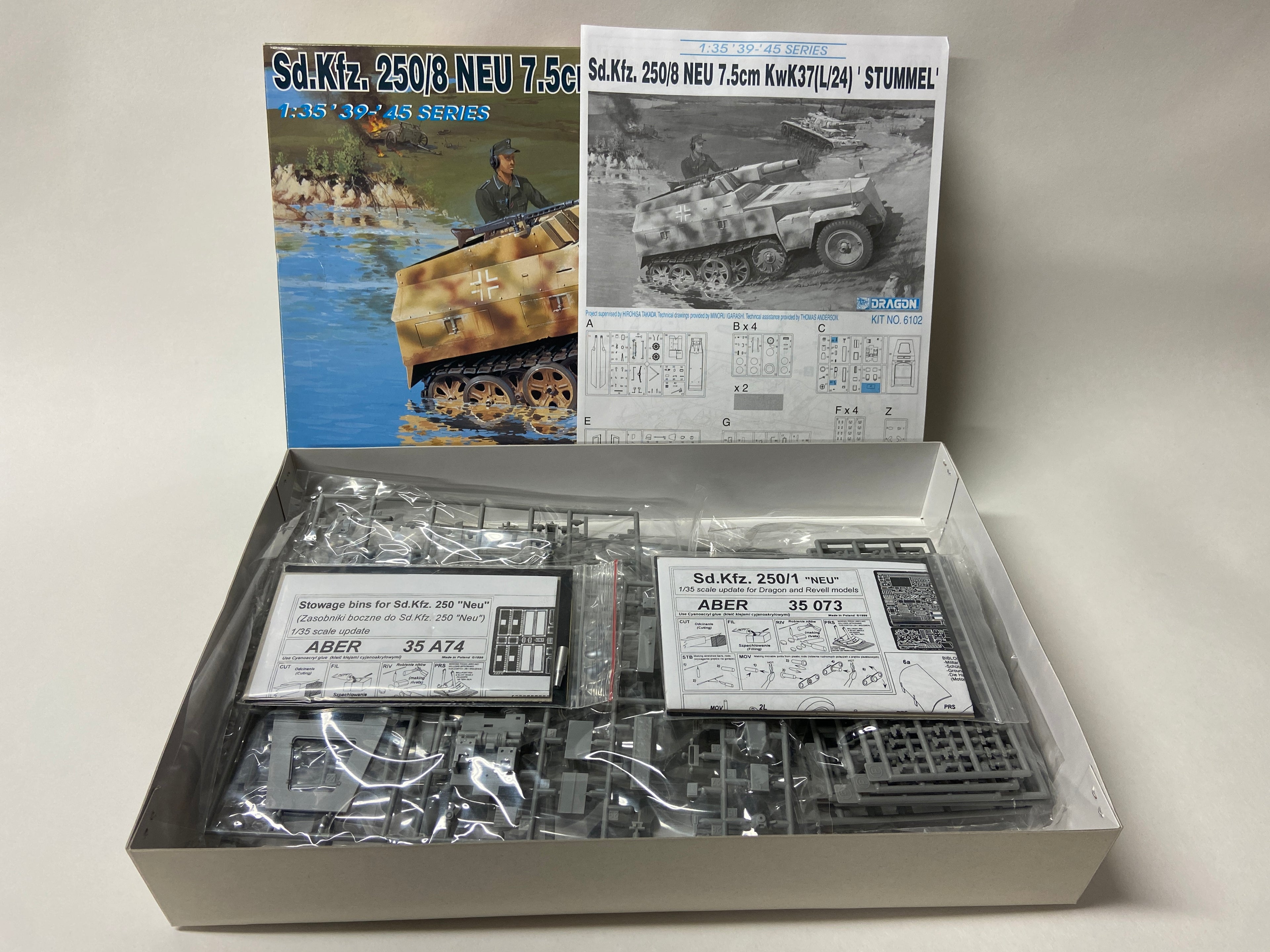 Dragon 1:35 Sd.Kfz. 250/8 Neu 7.5cm KwK37(L/24) 'Stummel' incl. Aber upgrade sets 6102