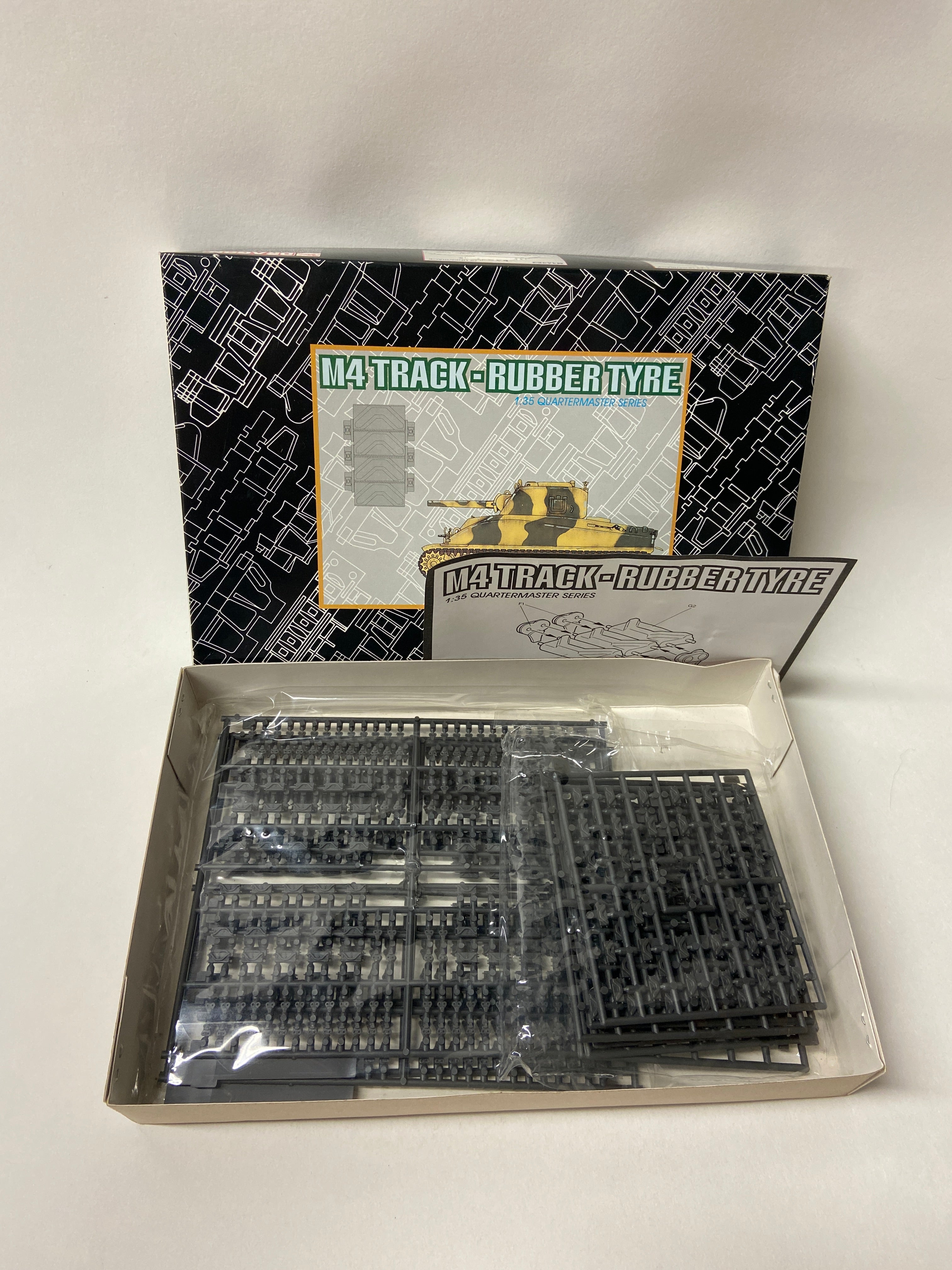 Dragon 1:35 M4 Track-Rubber Tyre 3820