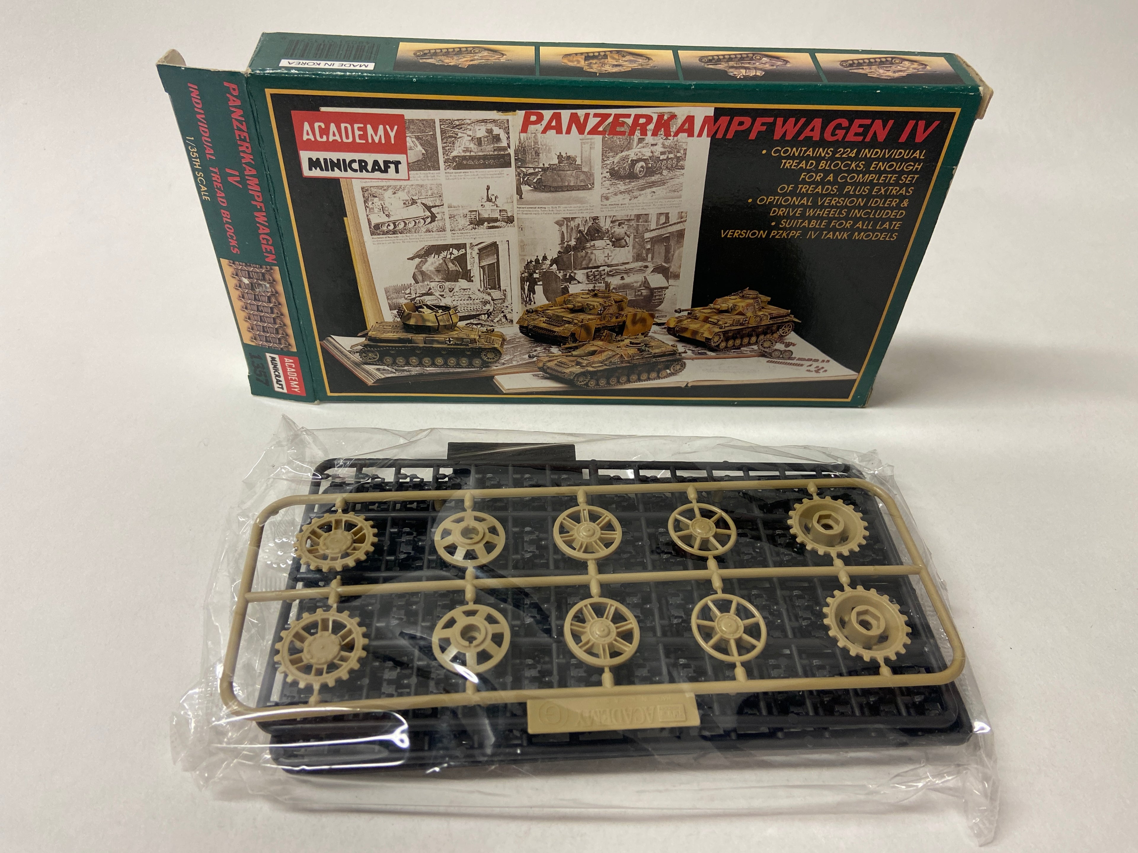 Academy 1:35 Panzerkampfwagen IV Individual Tread Blocks 1357