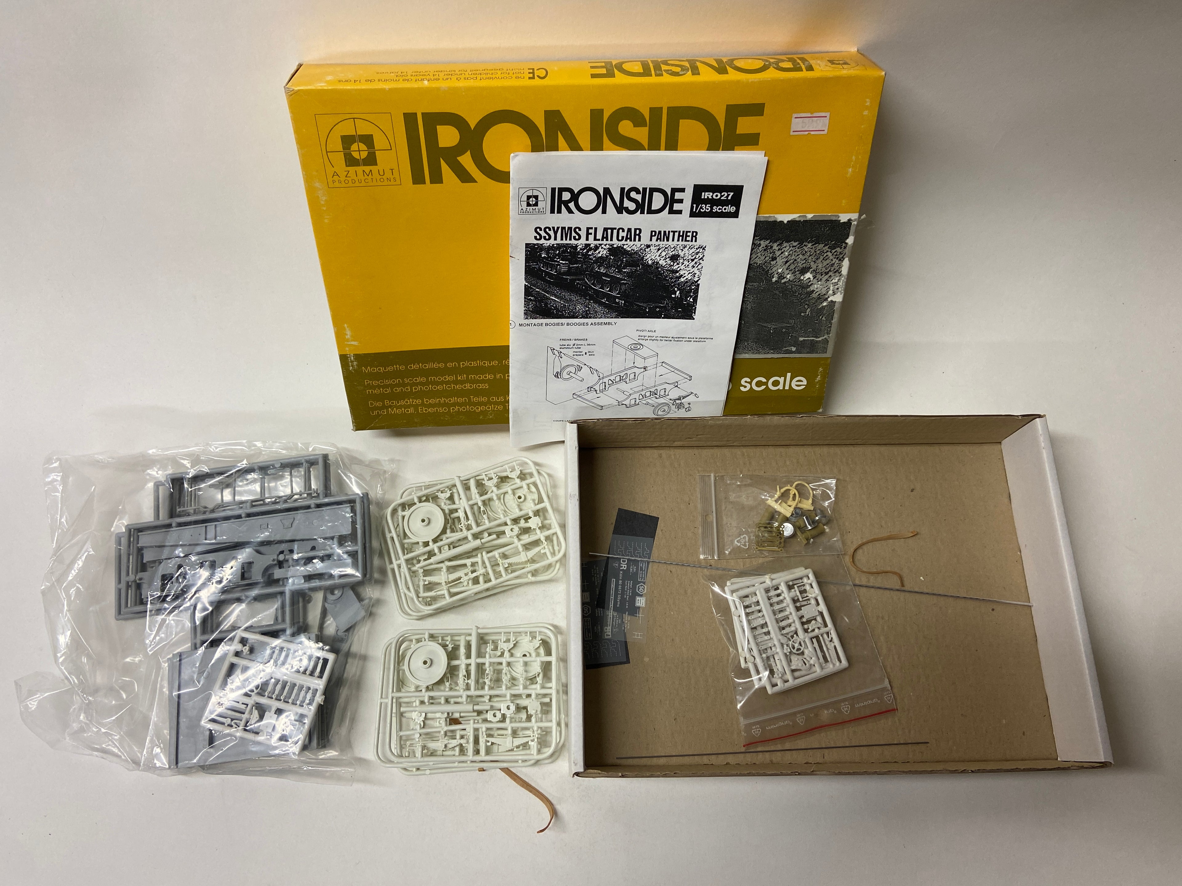 Azimut-Ironside 1:35 SSYMS Flatcar Panther IR027