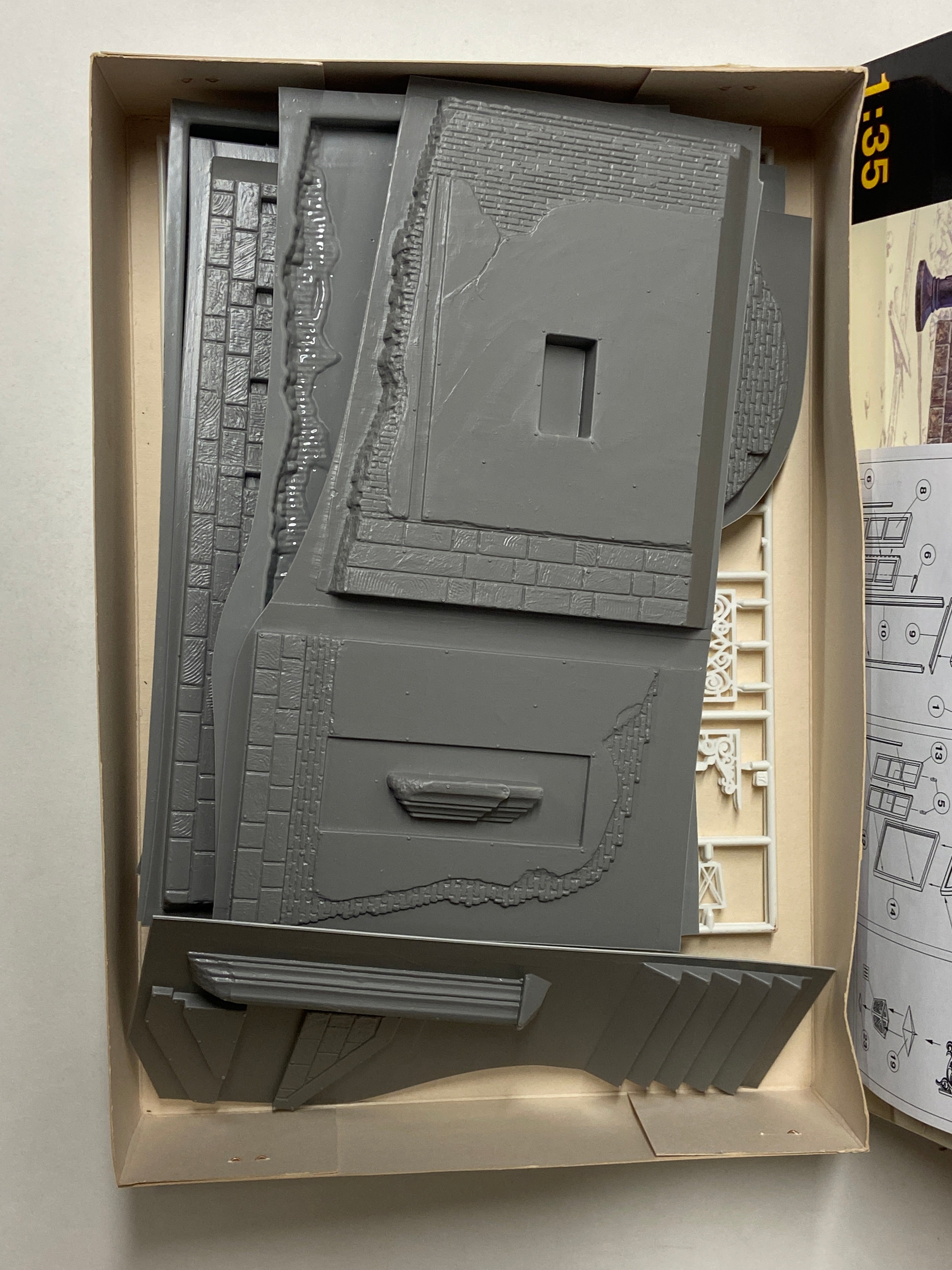 MiniArt 1:35 Ukrainian City Building 35006