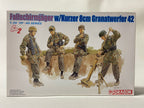 Dragon 1:35 Fallschirmjäger w/ Kurzer 8cm Granatwerfer 42 6373