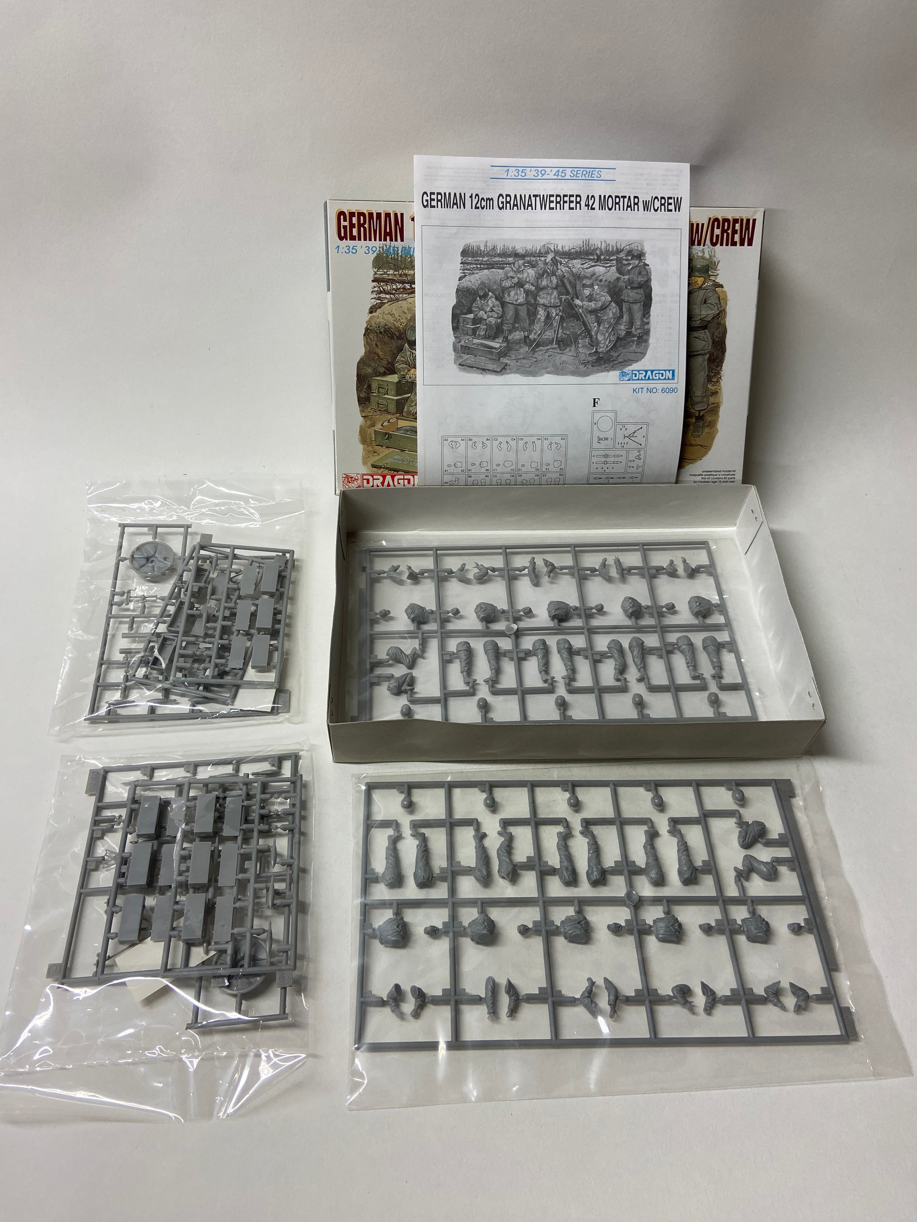 Dragon 1:35 2x German 12cm Granatwerfer 42 Mortar w/Crew (2 kits in doos) 6090