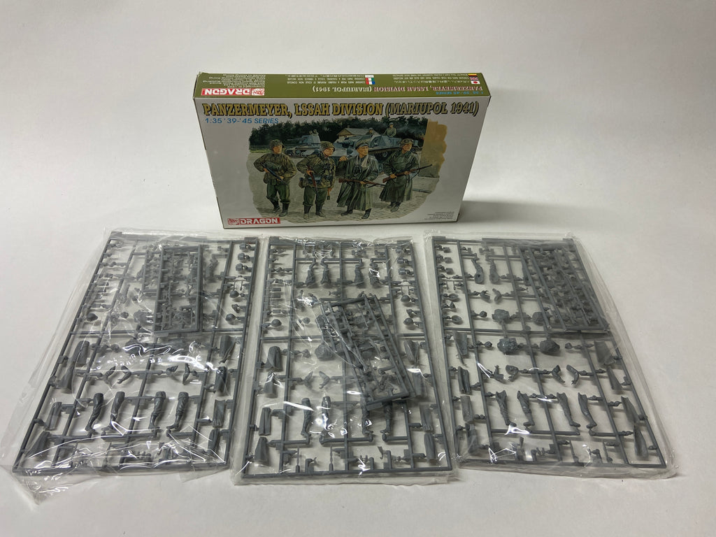 3x Panzermeyer, LSSAH Division (Mariupol 1941) (3 kits in doos)