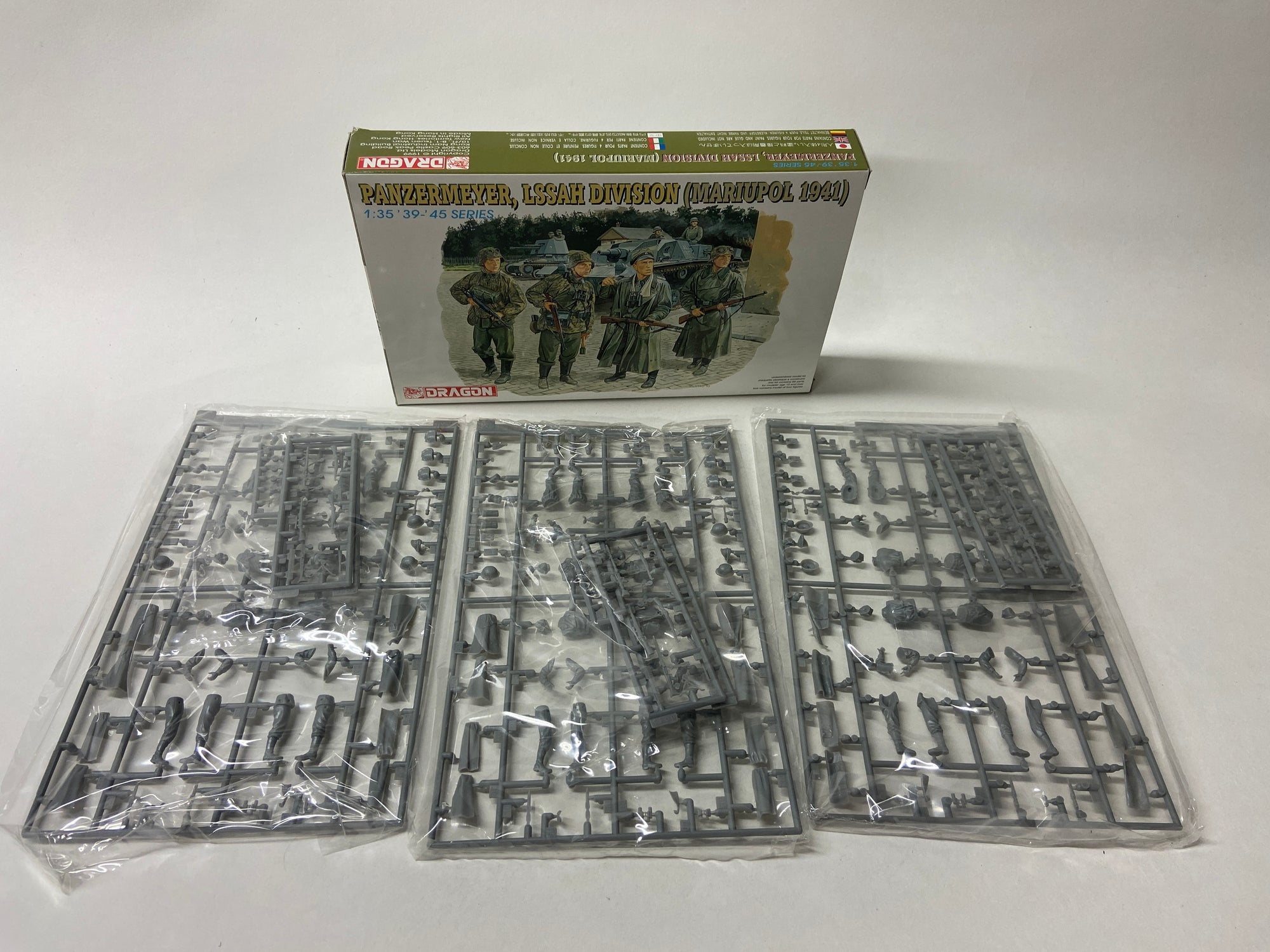 3x Panzermeyer, LSSAH Division (Mariupol 1941) (3 kits in doos)