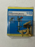CMK 1:35 Pedestal Drilling Machine 3032