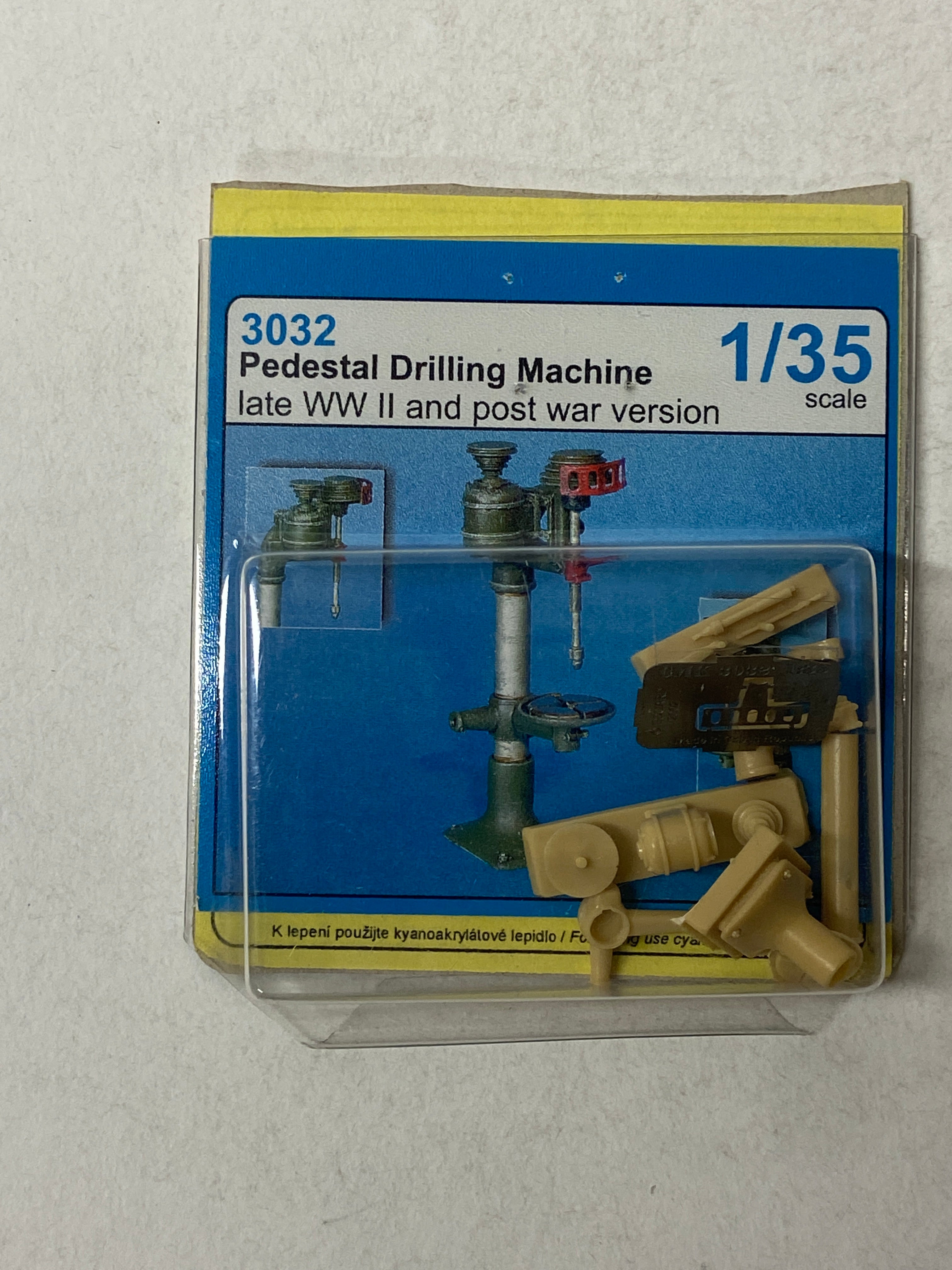 CMK 1:35 Pedestal Drilling Machine 3032