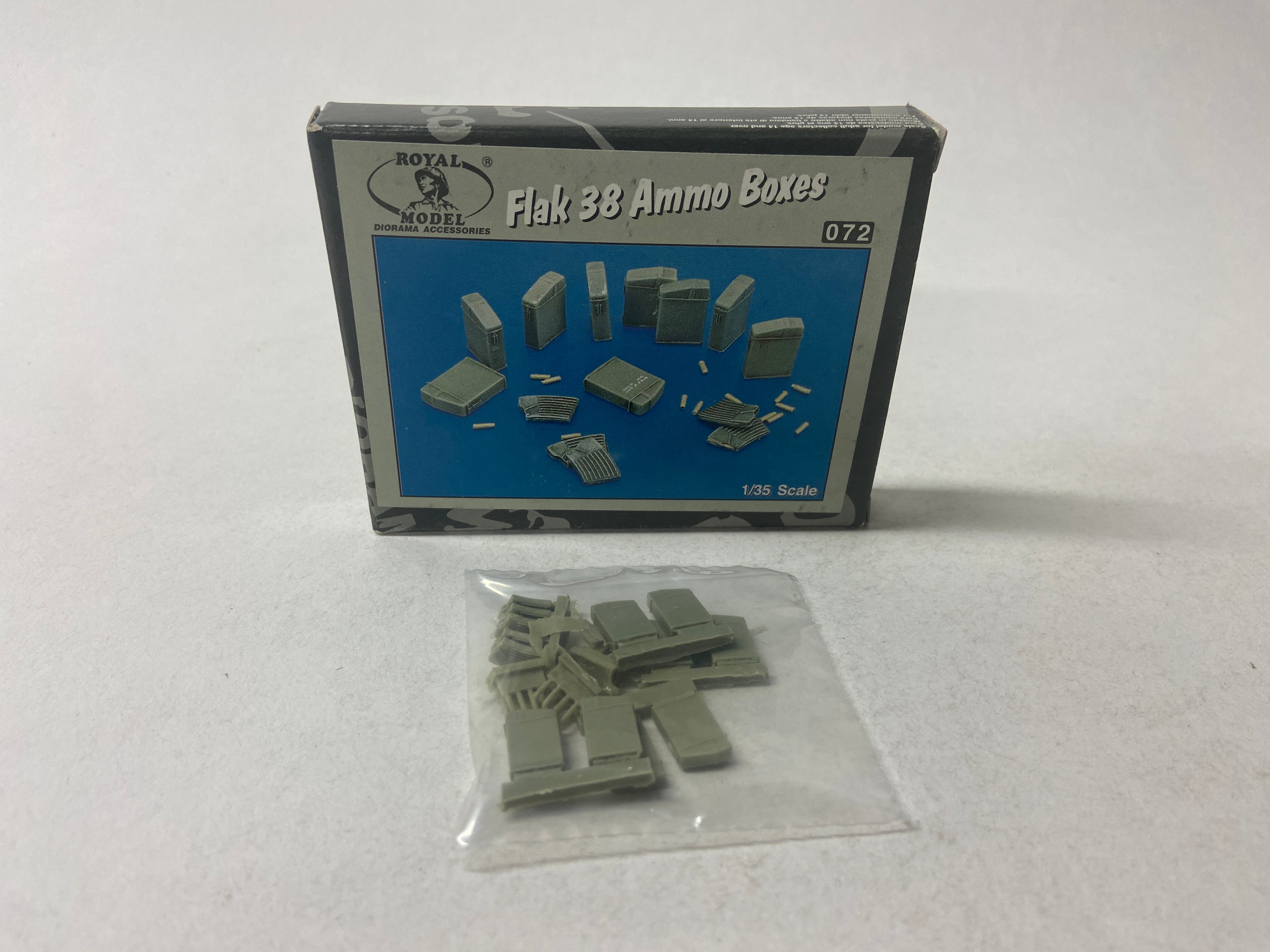 Royal Model 1:35 Flak 38 Ammo Boxes 072