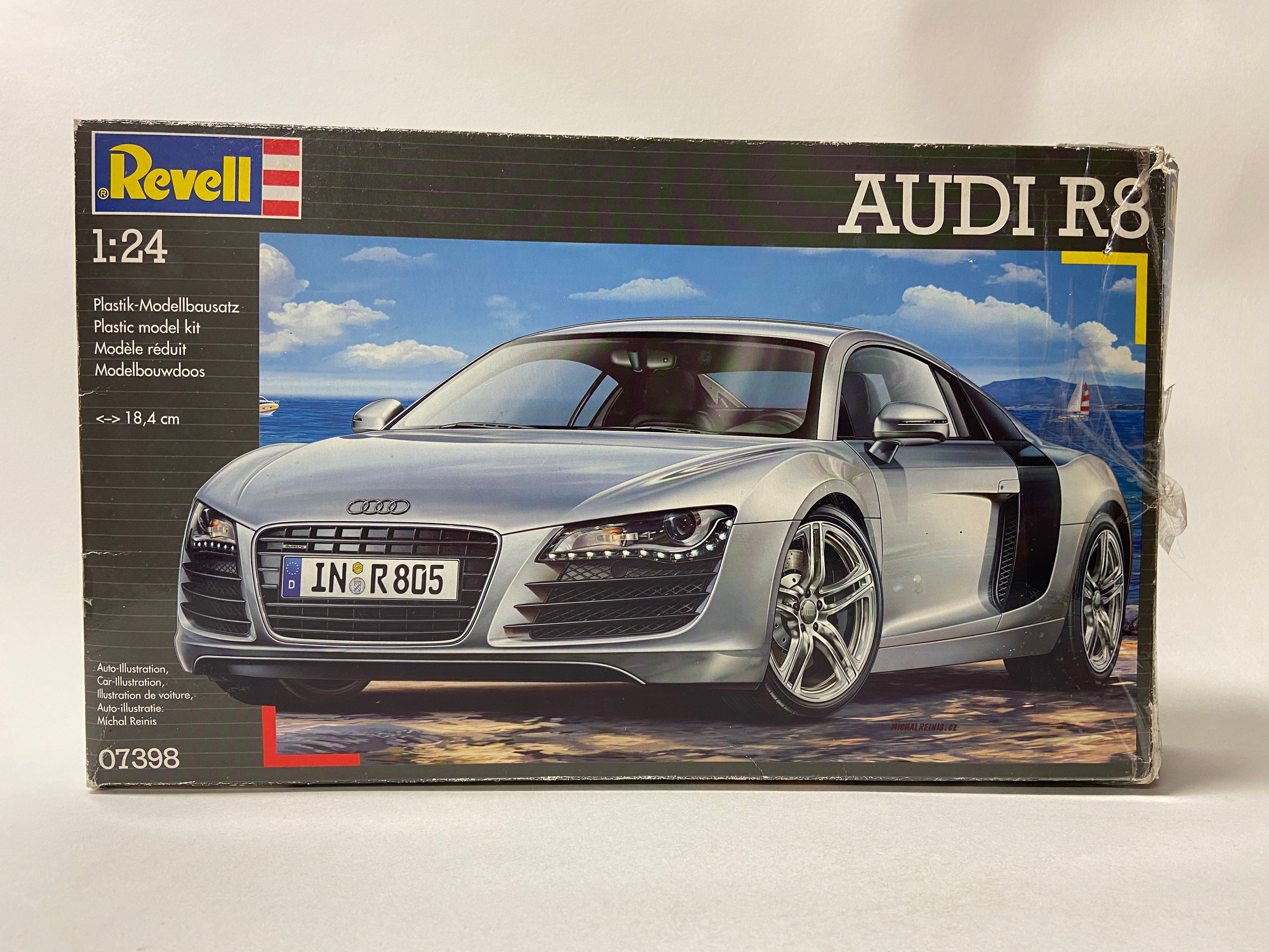 Revell 1:24 Audi R8 07398