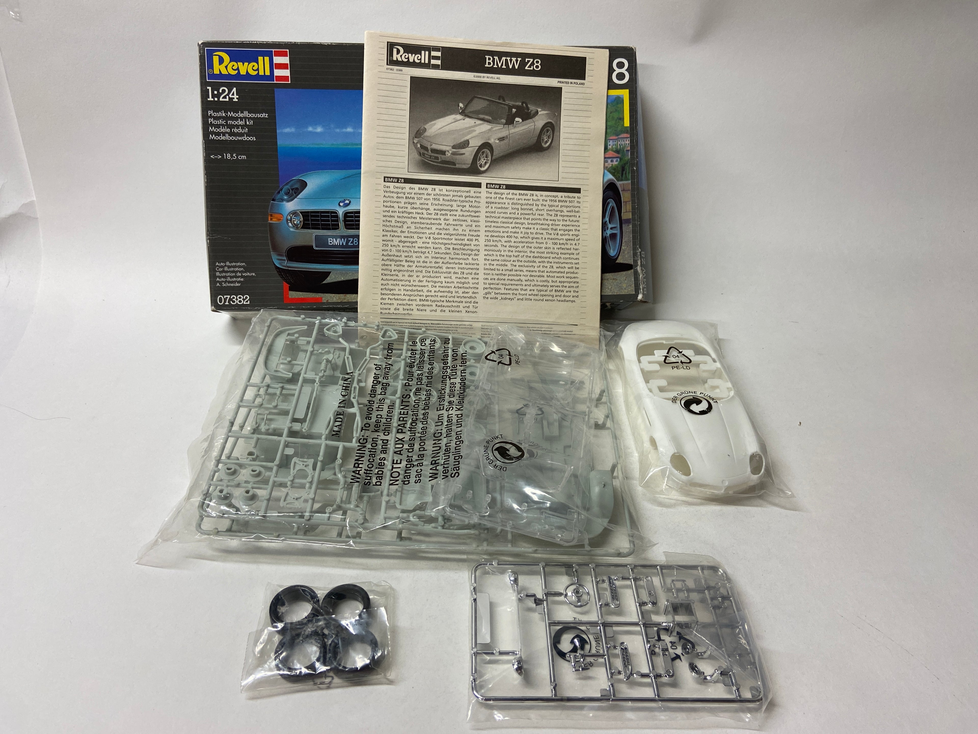 Revell 1:24 BMW Z8 07382