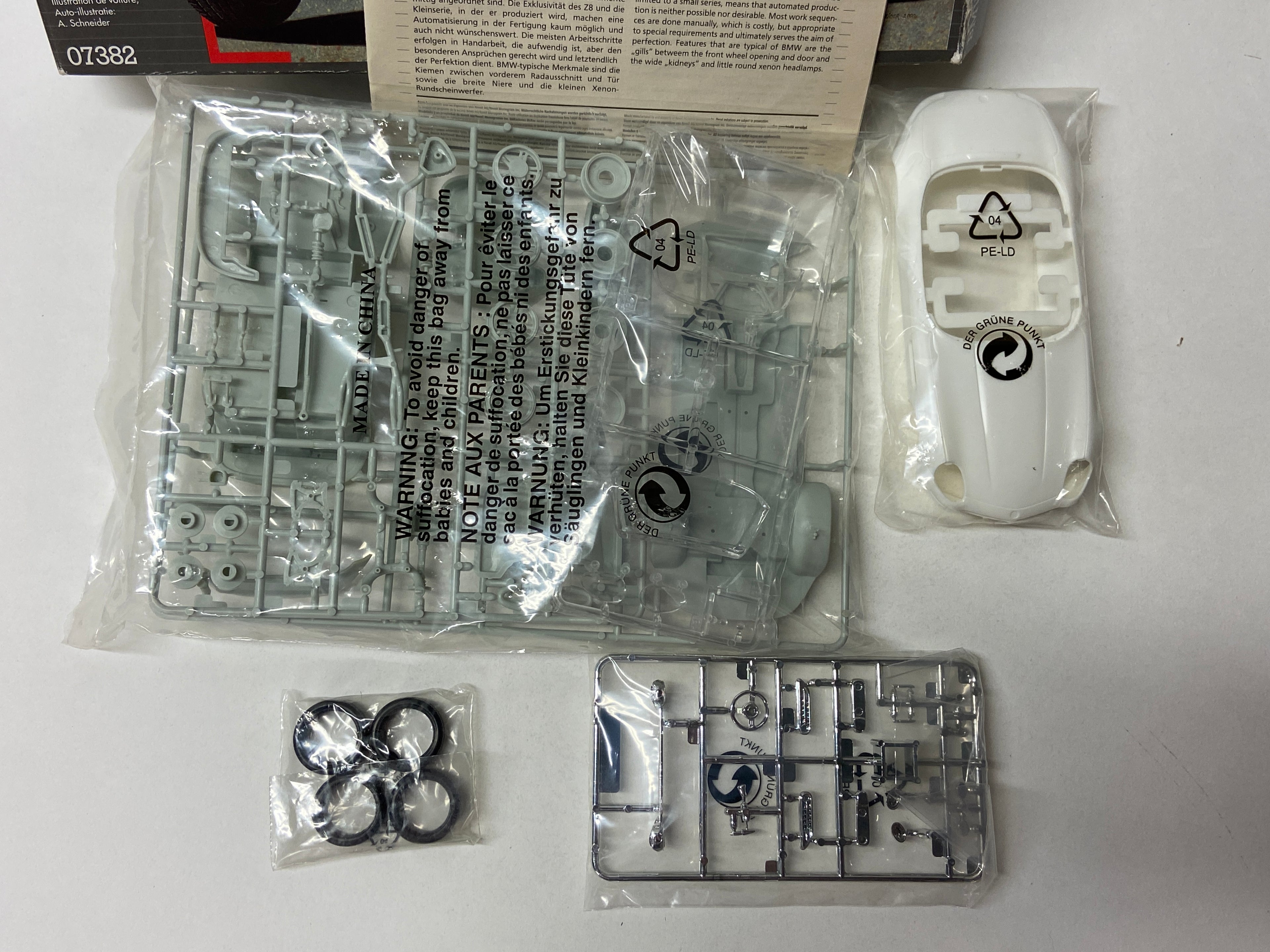 Revell 1:24 BMW Z8 07382