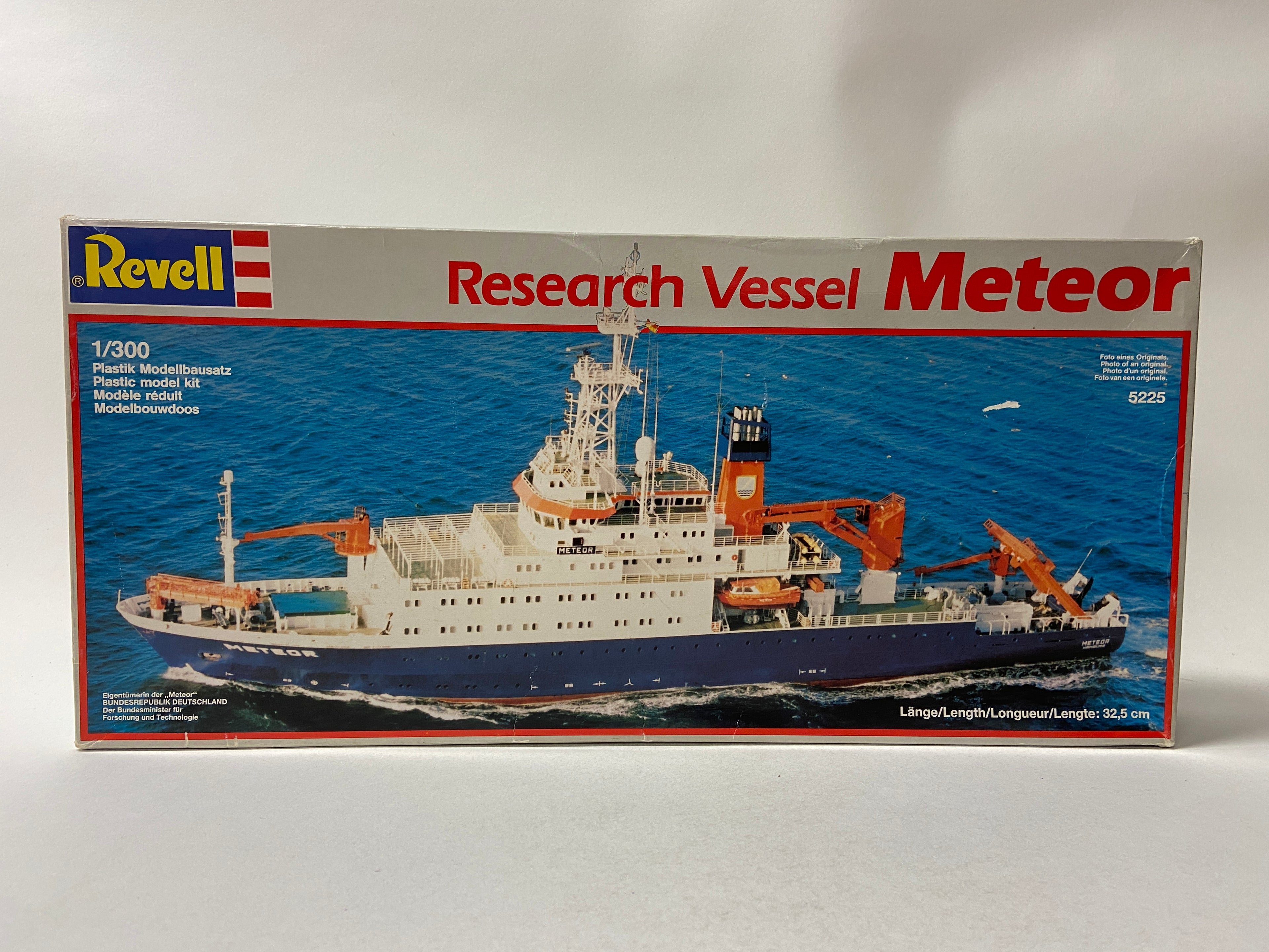 Revell 1:300 Research Vessel Meteor 5225