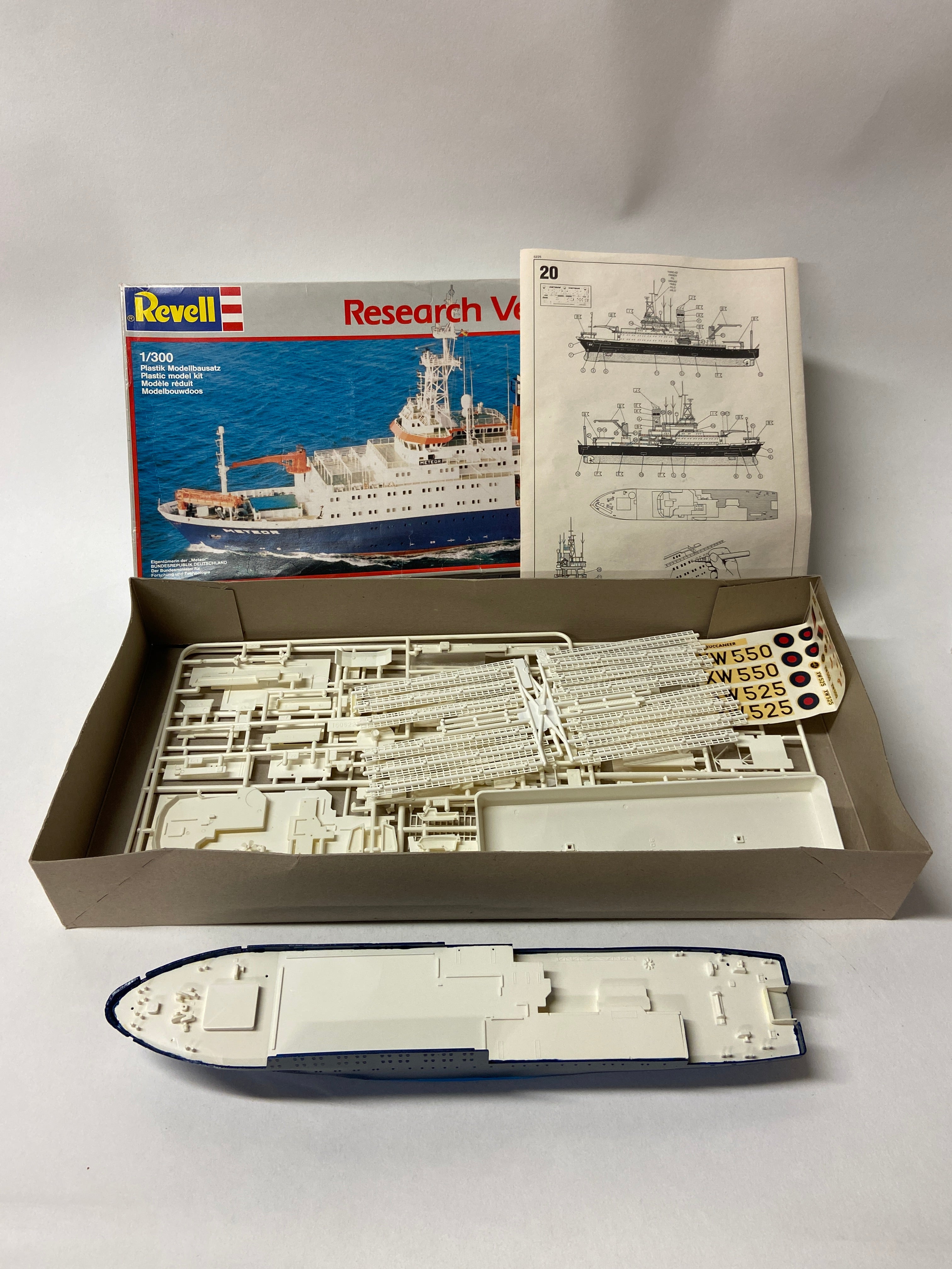 Revell 1:300 Research Vessel Meteor 5225