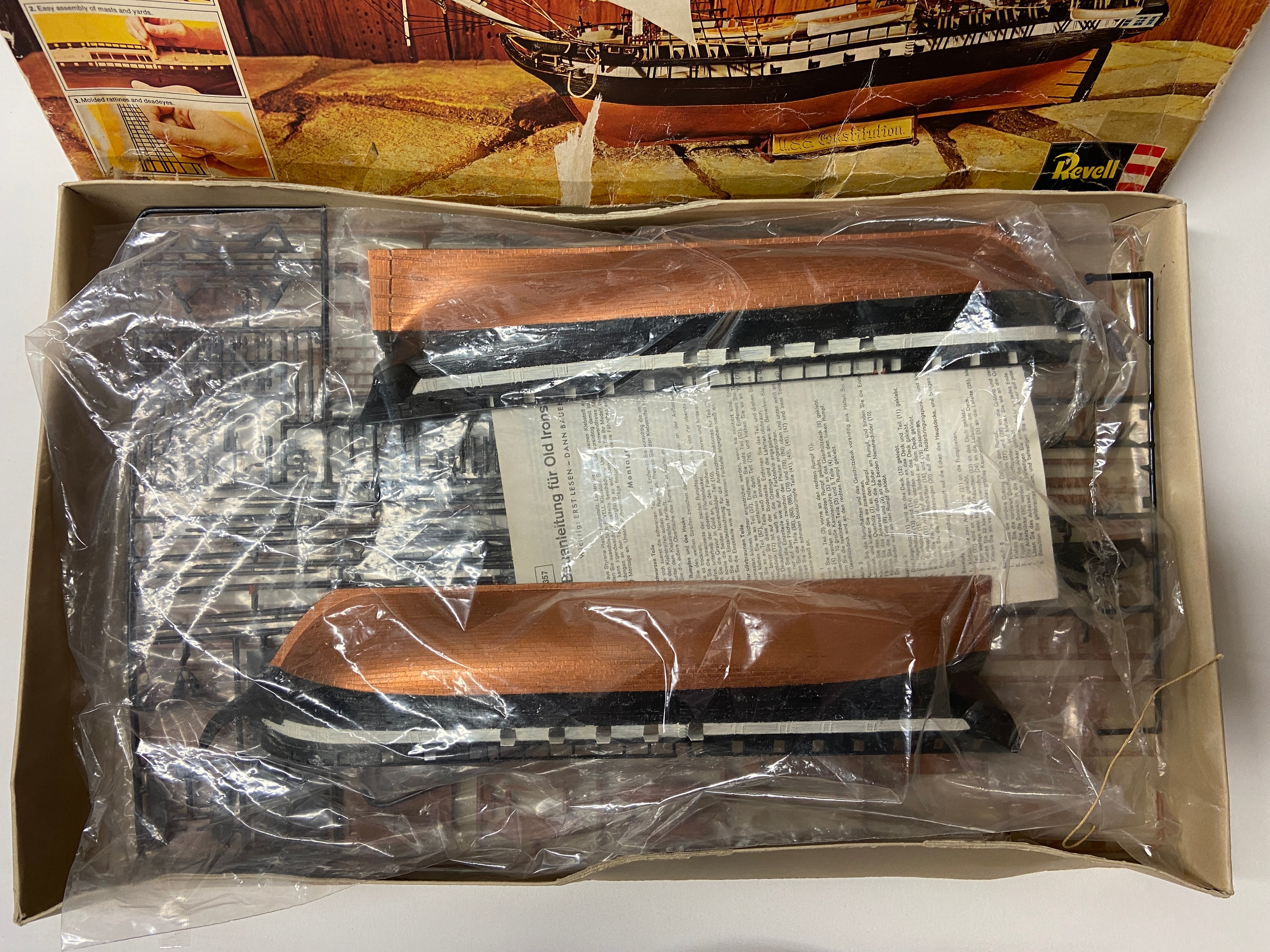 Revell 1:146 USS Constitution with Sails H-357