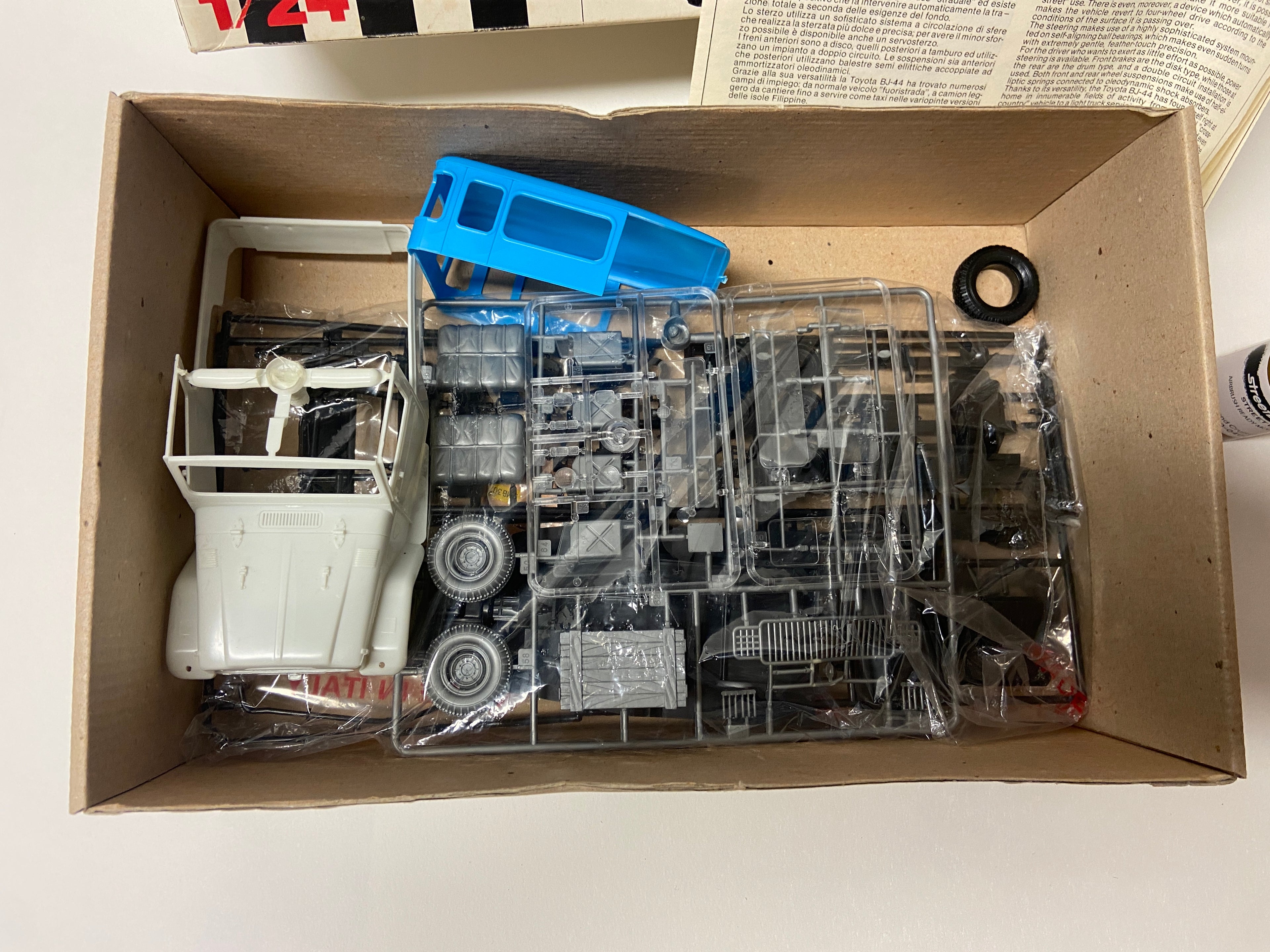 ESCI 1:24 Toyota Land Cruiser Kenia Safari 3030