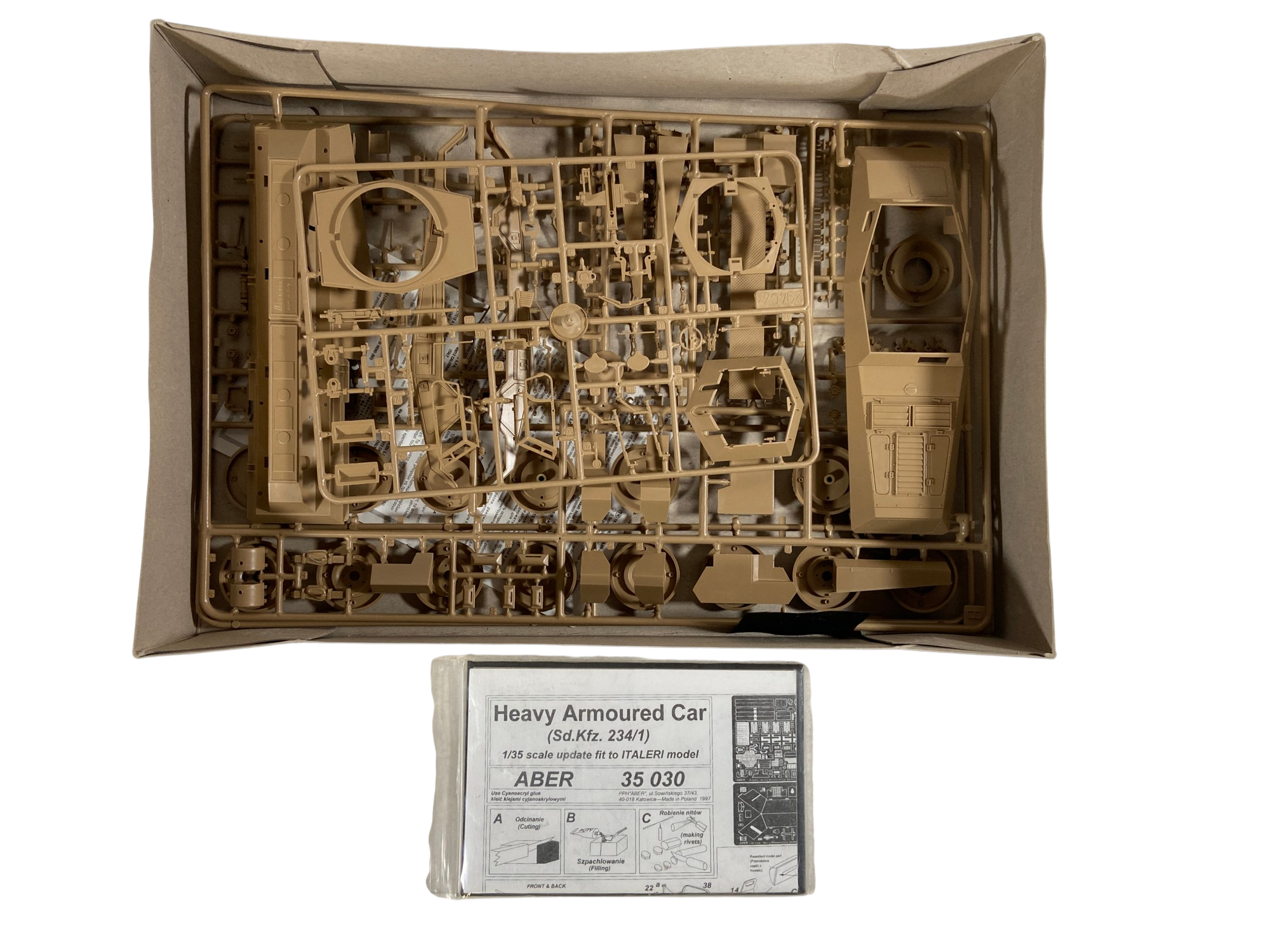 Italeri 1:35 Schwerer Panzerspähwagen SdKfz 234/1 incl. Aber upgrade set 294