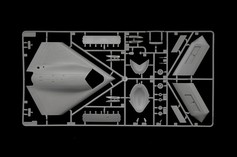 Italeri 1:72 X-47B Unmanned Combat Aircraft System 1421