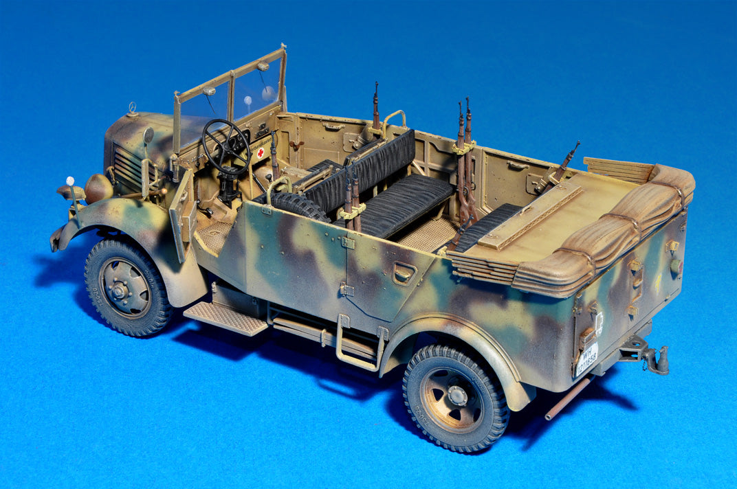 MiniArt 1:35 Kfz.70 MB 1500A German 4x4 Car w/Crew 35139