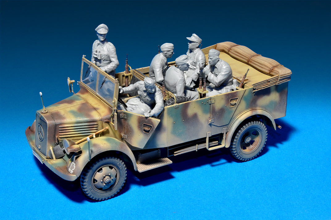 MiniArt 1:35 Kfz.70 MB 1500A German 4x4 Car w/Crew 35139