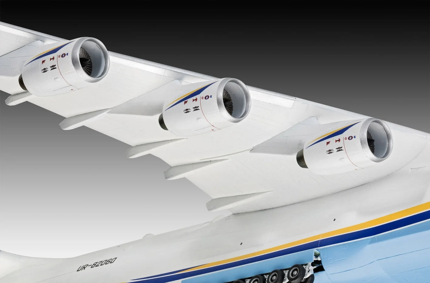 Revell 1:144 Antonov An-225 Mrija 04958