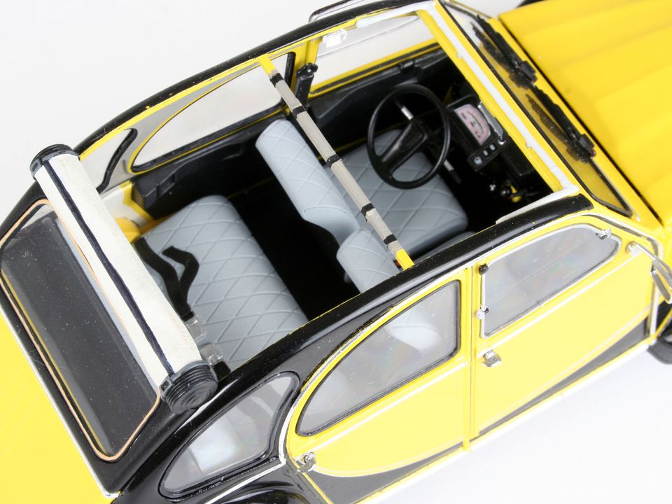 Revell 1:24 Citroën 2CV Charleston 07095