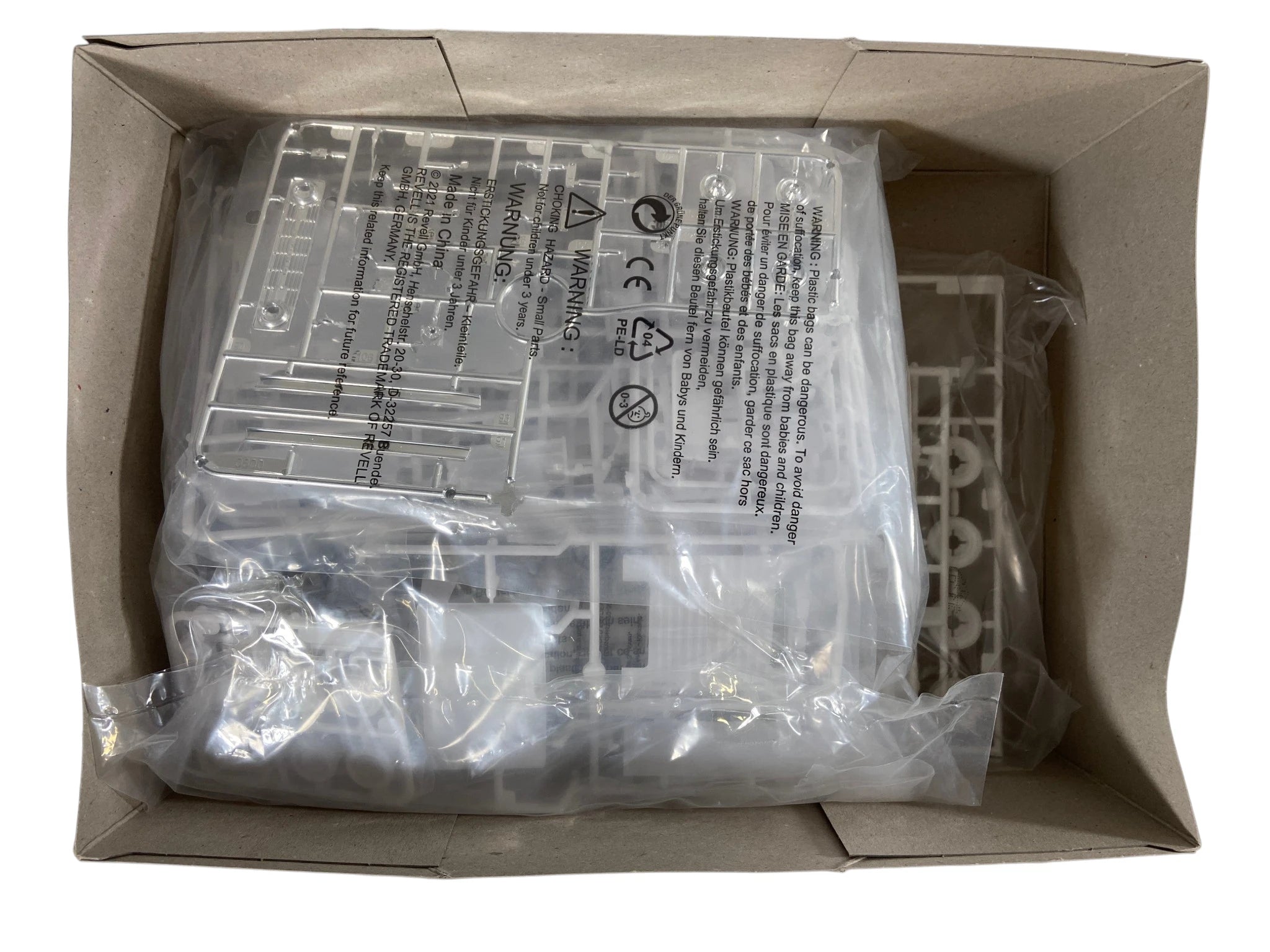 Revell 1:25 Bronco Half Cab with Dune Buggy & Trailer 85-7228