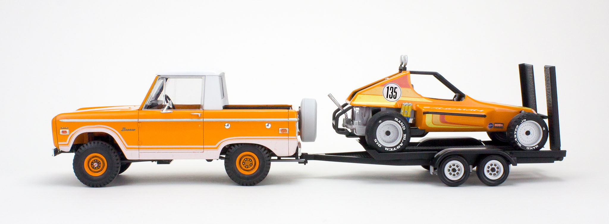 Revell 1:25 Bronco Half Cab with Dune Buggy & Trailer 85-7228