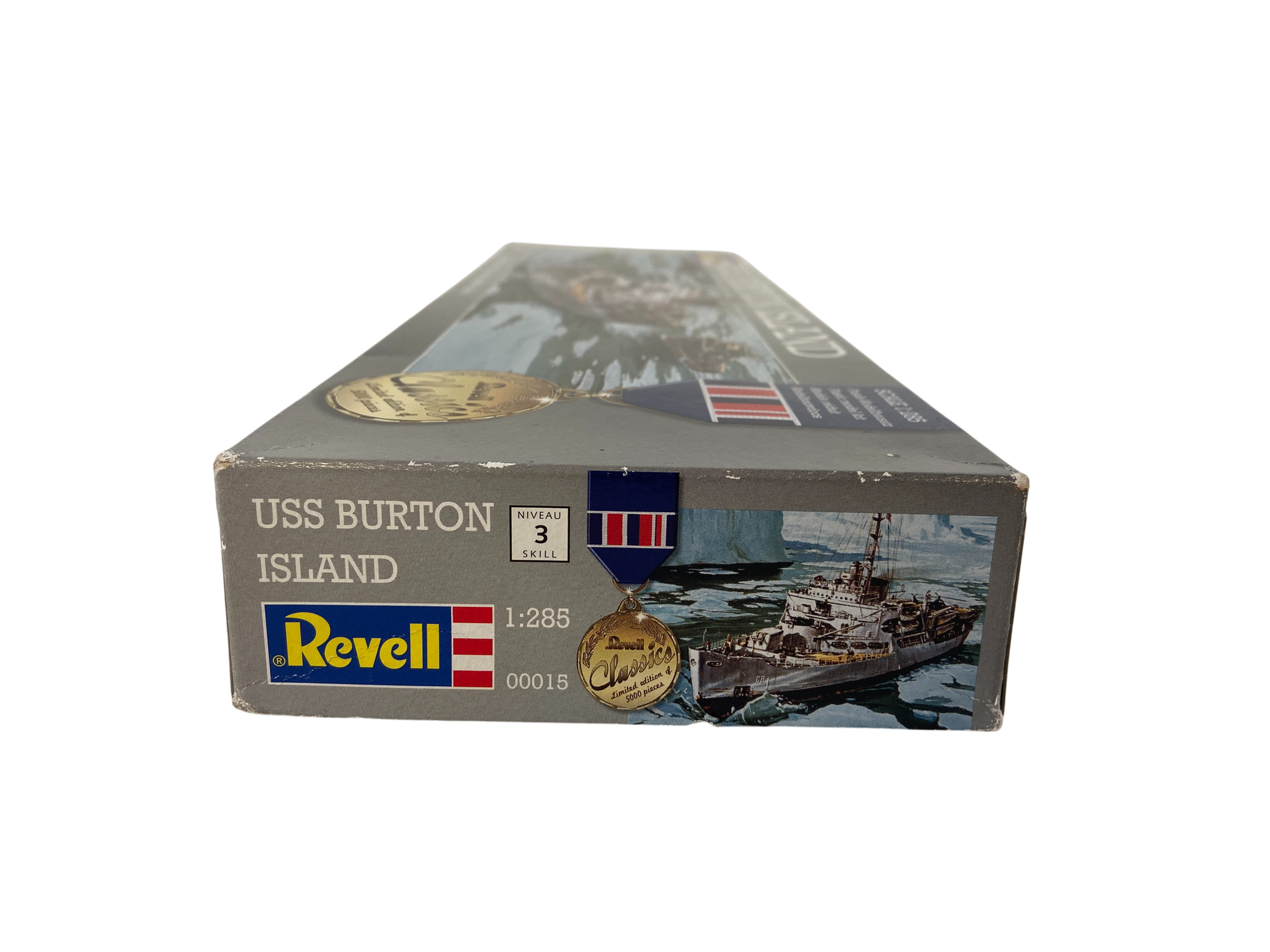 Revell 1:285 USS Burton Island 00015