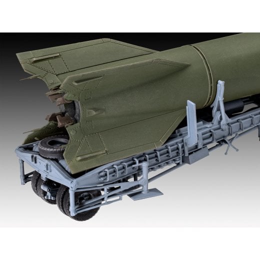 Revell 1:72 SS-100 Gigant with Transporter & V2 03310