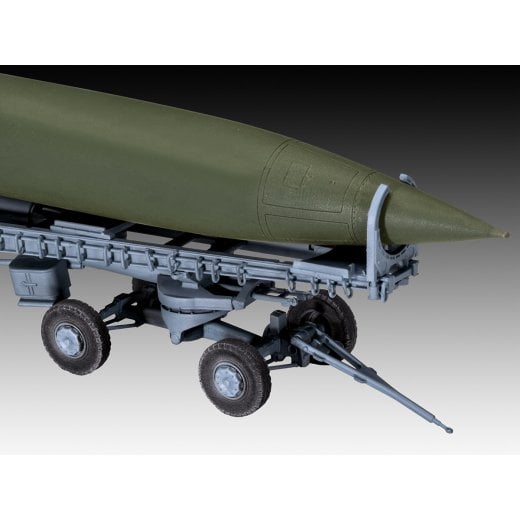 Revell 1:72 SS-100 Gigant with Transporter & V2 03310