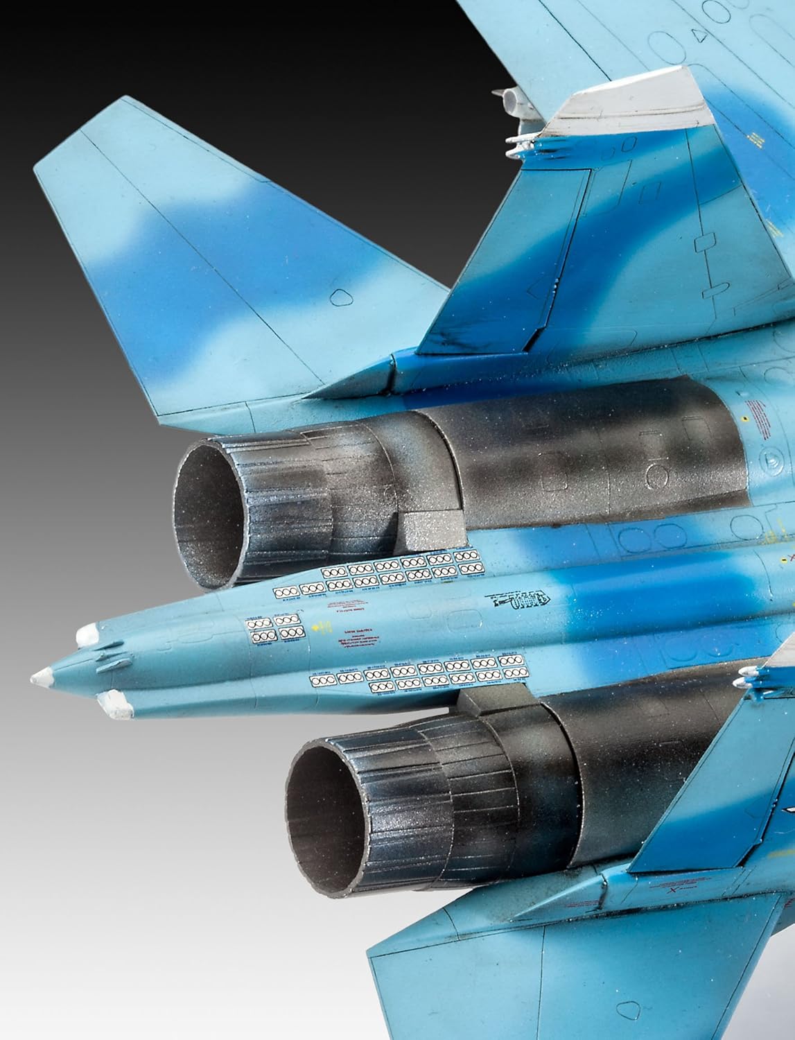 Revell 1:72 Sukhoi Su-27 SM Flanker 04937