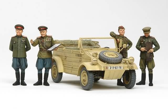 Tamiya 1:35 WWII Russian Commanders & Staff Car Set 25153